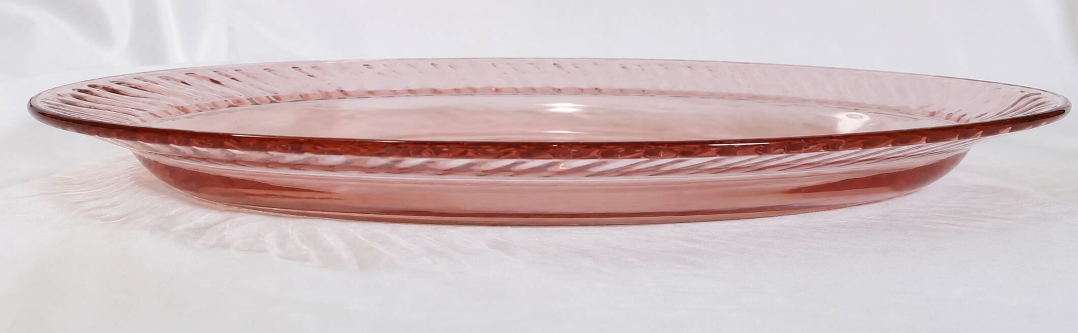 Oval pink plate Arcoroc Rosaline