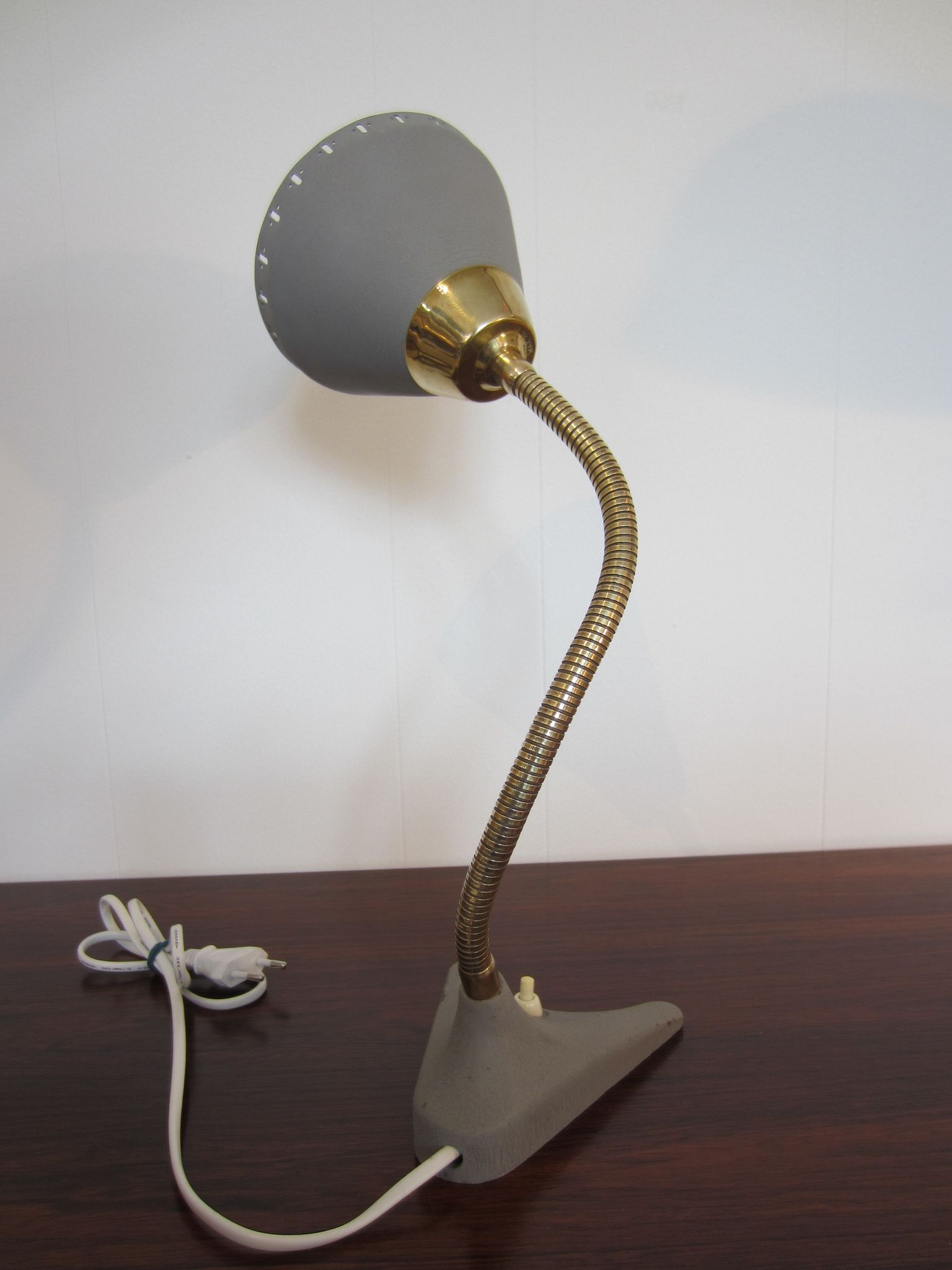 Lampe articuléecscandinave EWÅ à poser ou en applique