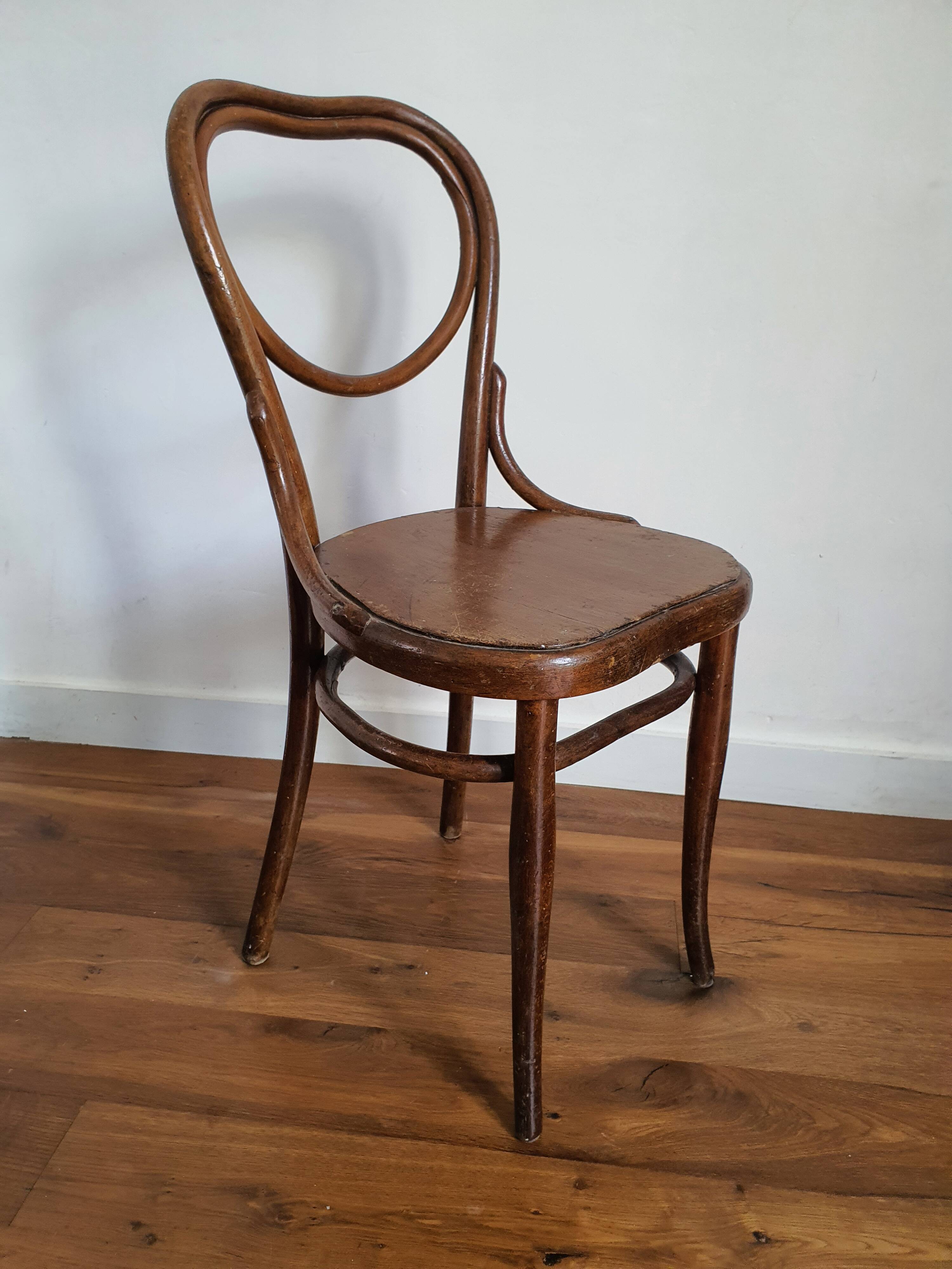 Genuine Thonet heart model n°28 chair, manufactured by Thonet, circa 1900