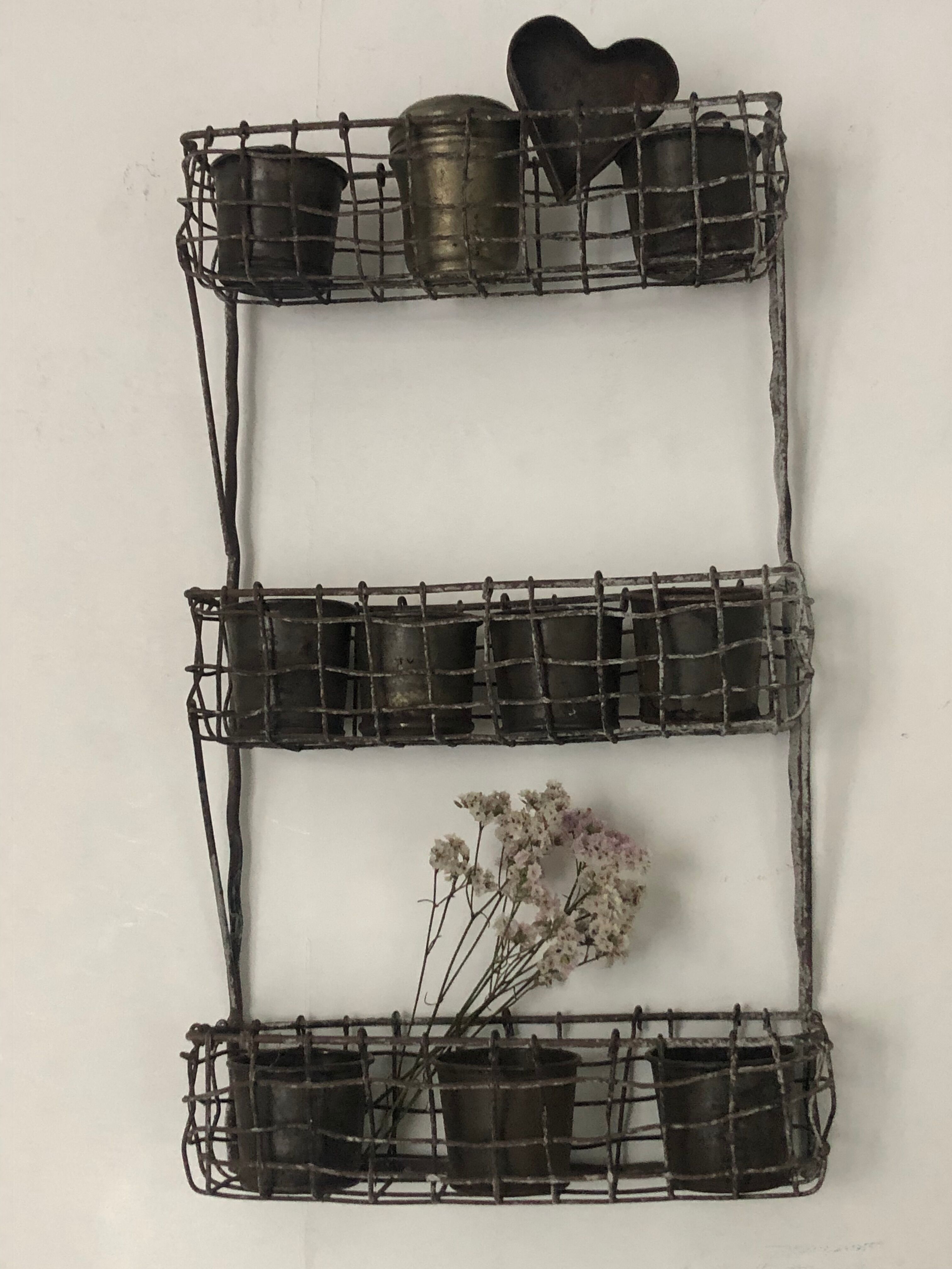 Shelves, zinc wire, storage