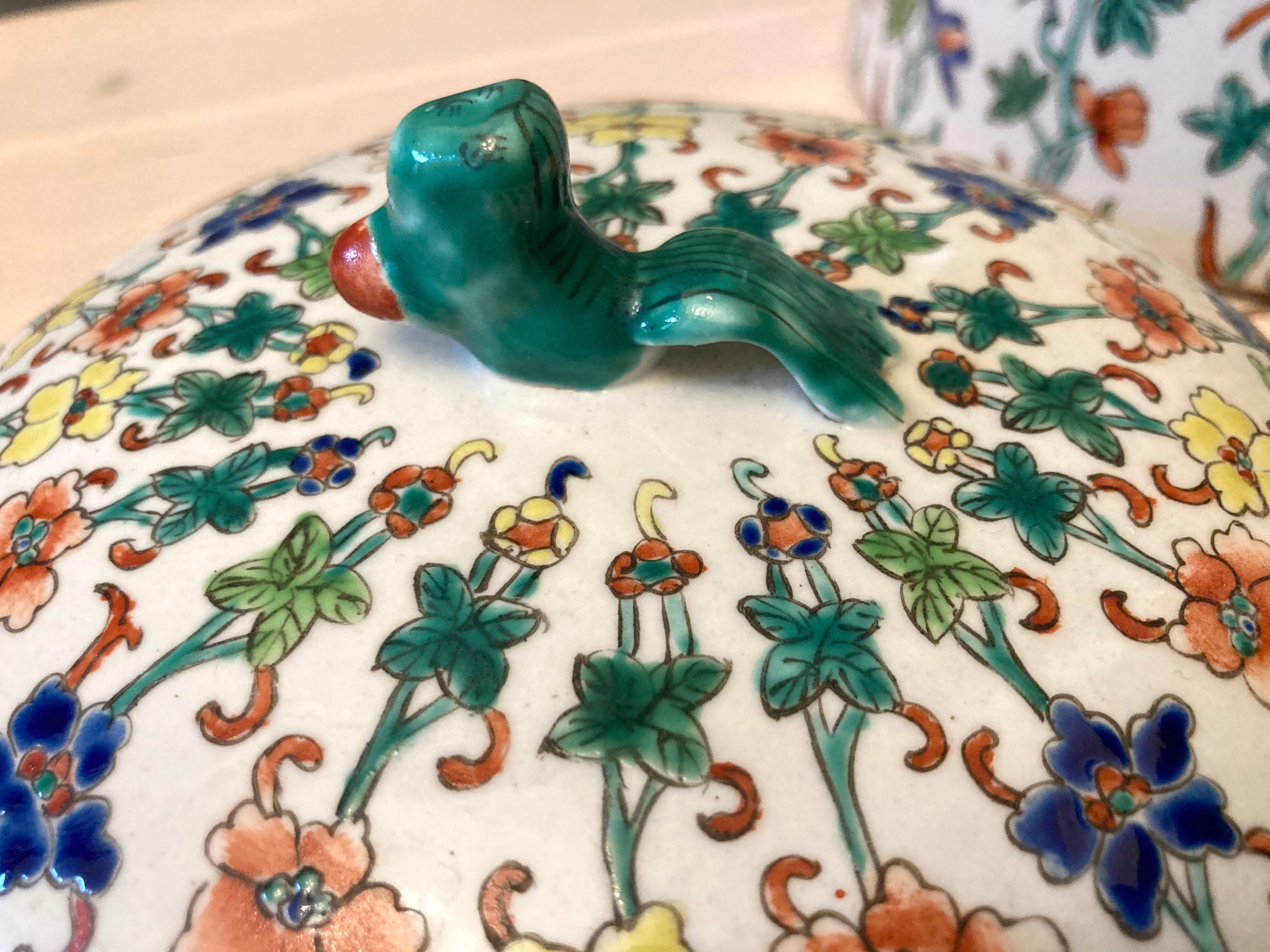 Old porcelain pot says ginger