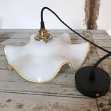 White and yellow opaline suspension