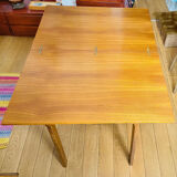 Coffee table to raise into a dining table