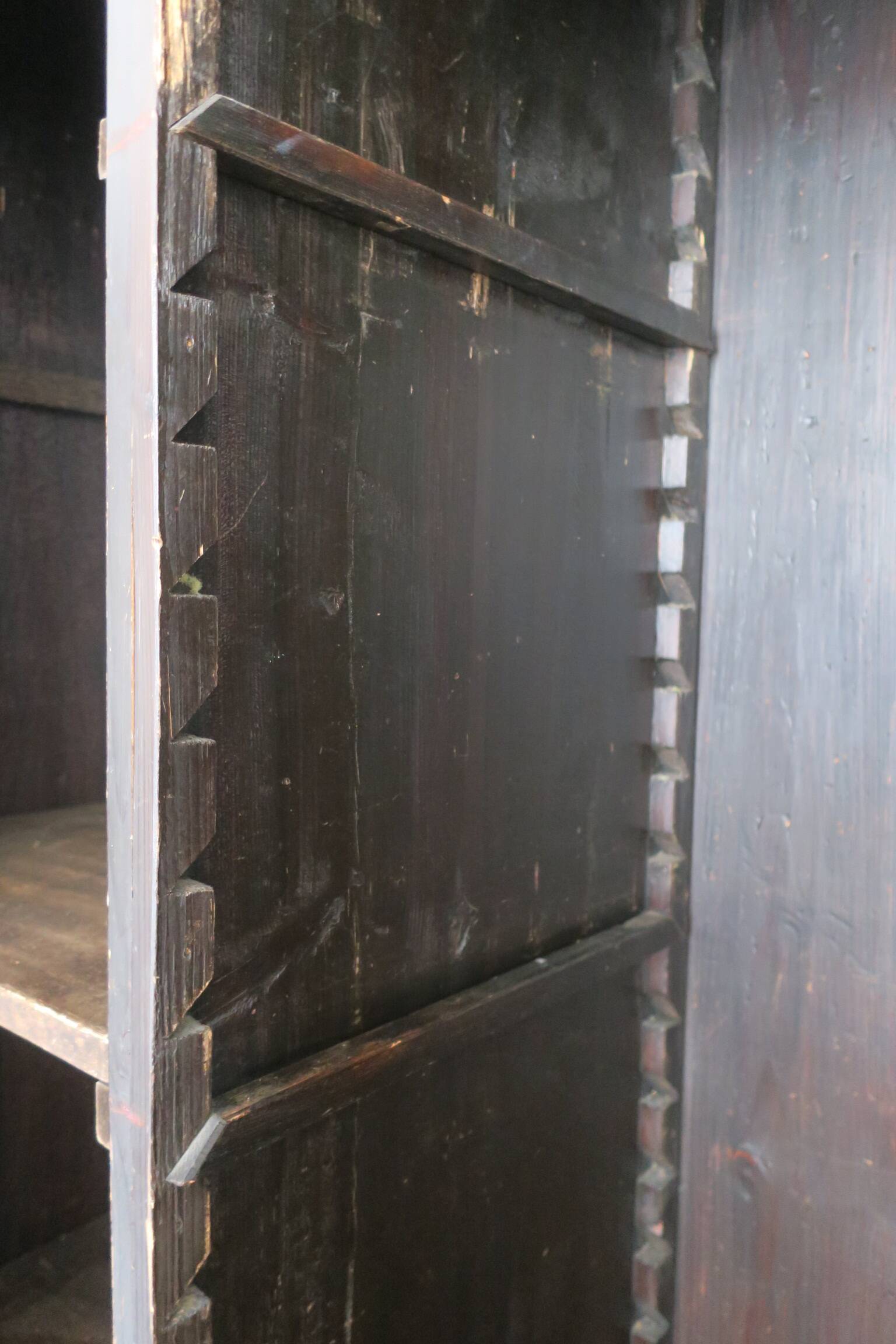 Armoire de ferme en chêne sculpté antique, 1780