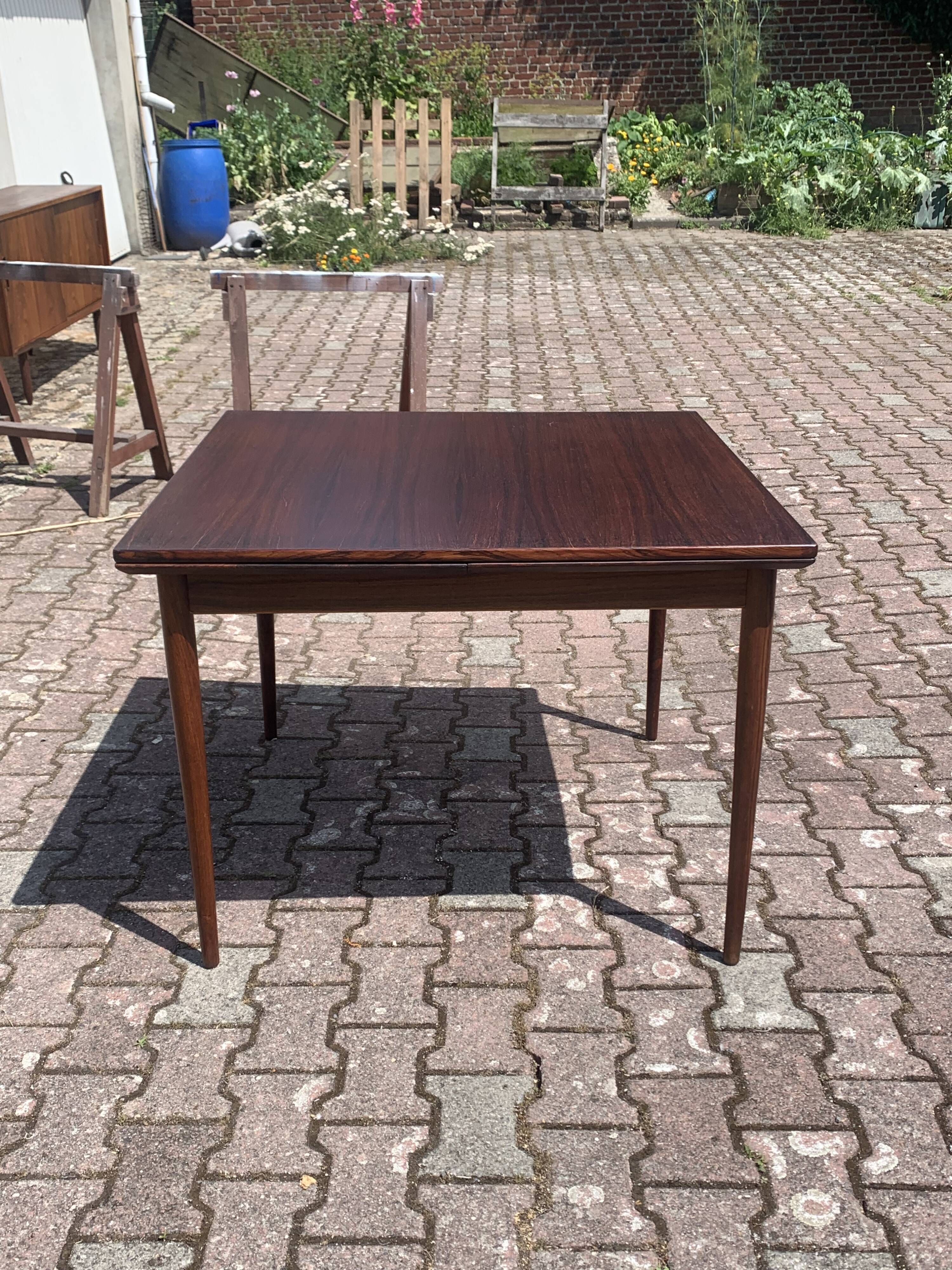 Scandinavian extendable rosewood dining table - 1960