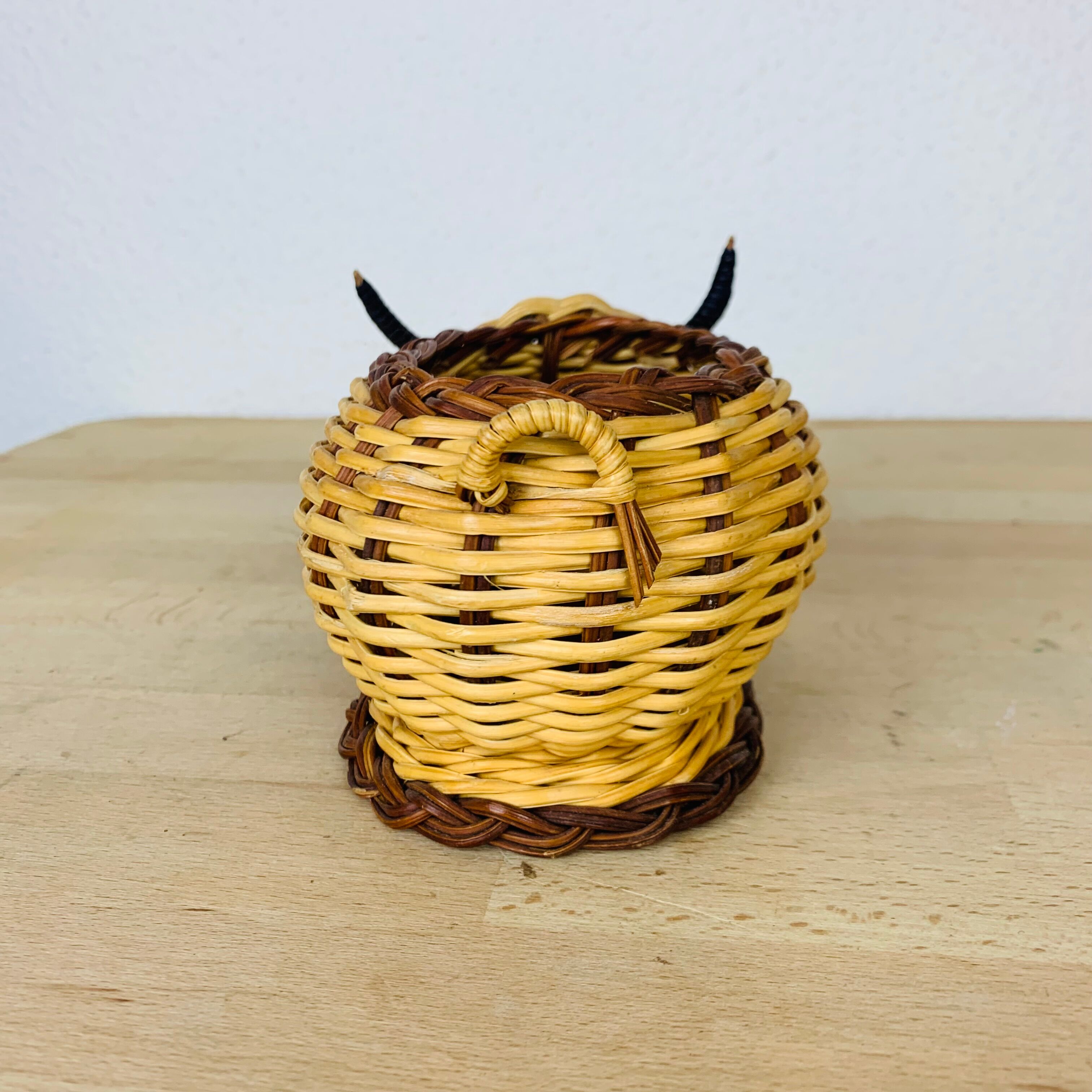 Wicker basket artisanal bull