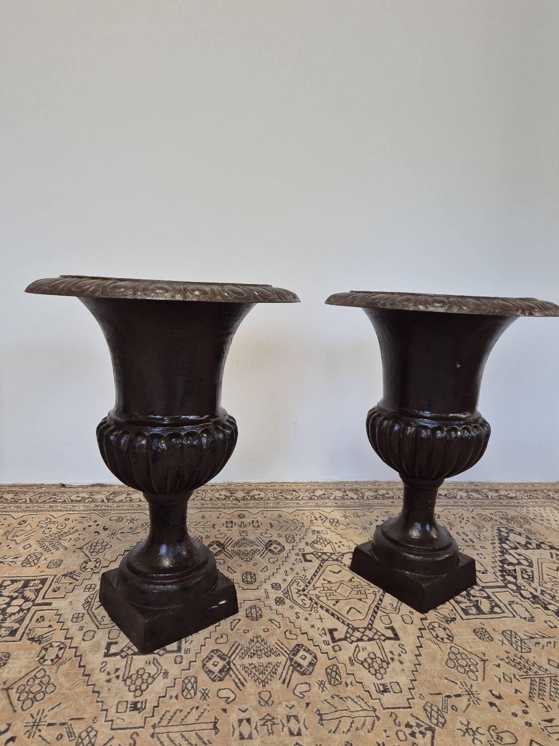 Pair of Medici cast iron vases from a bourgeois house - H73cm