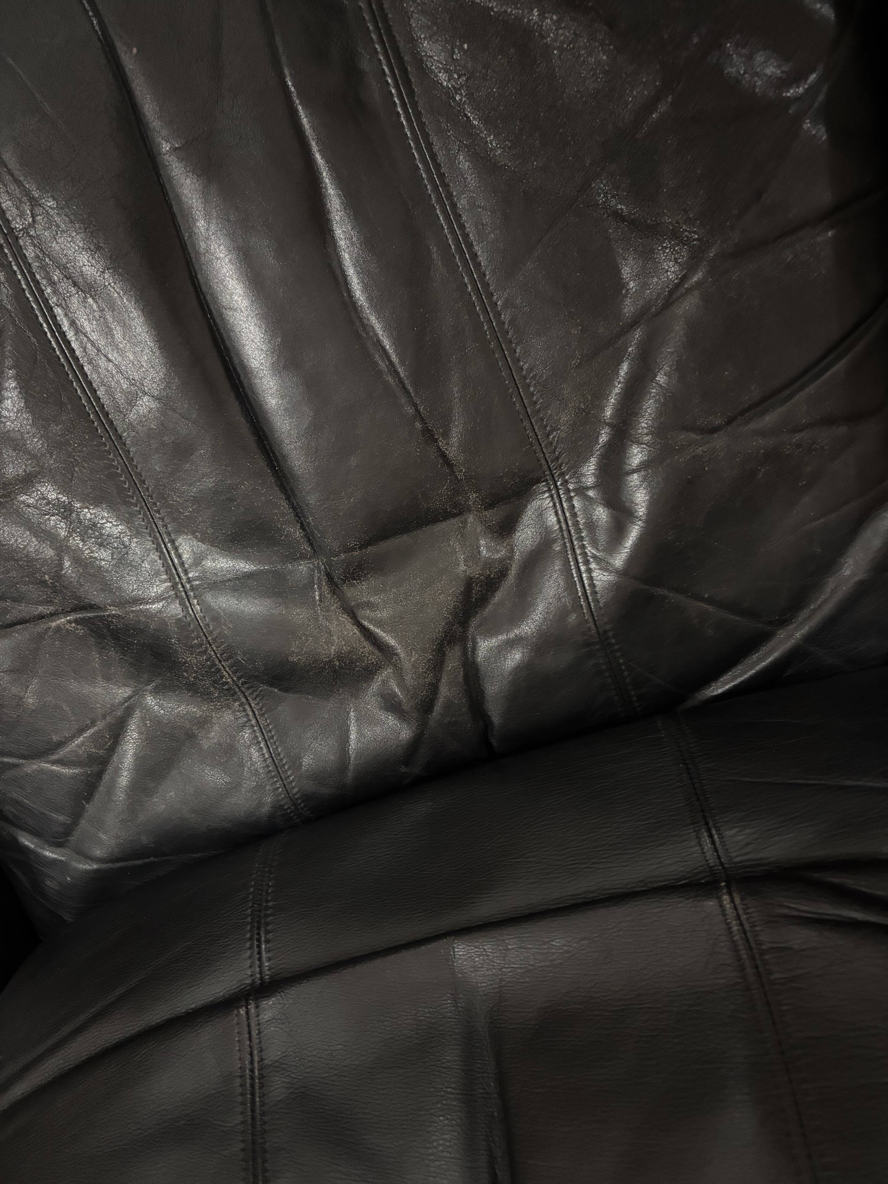 Pair of Scandinavian armchairs in leather and rosewood.
