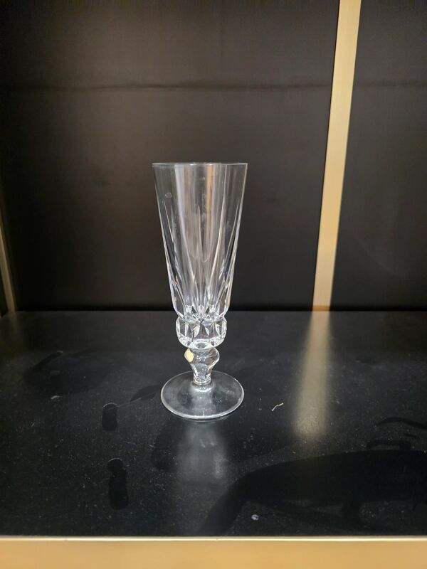 12 flûtes à champagne Saint-Louis modèle Guernesey en cristal taillé