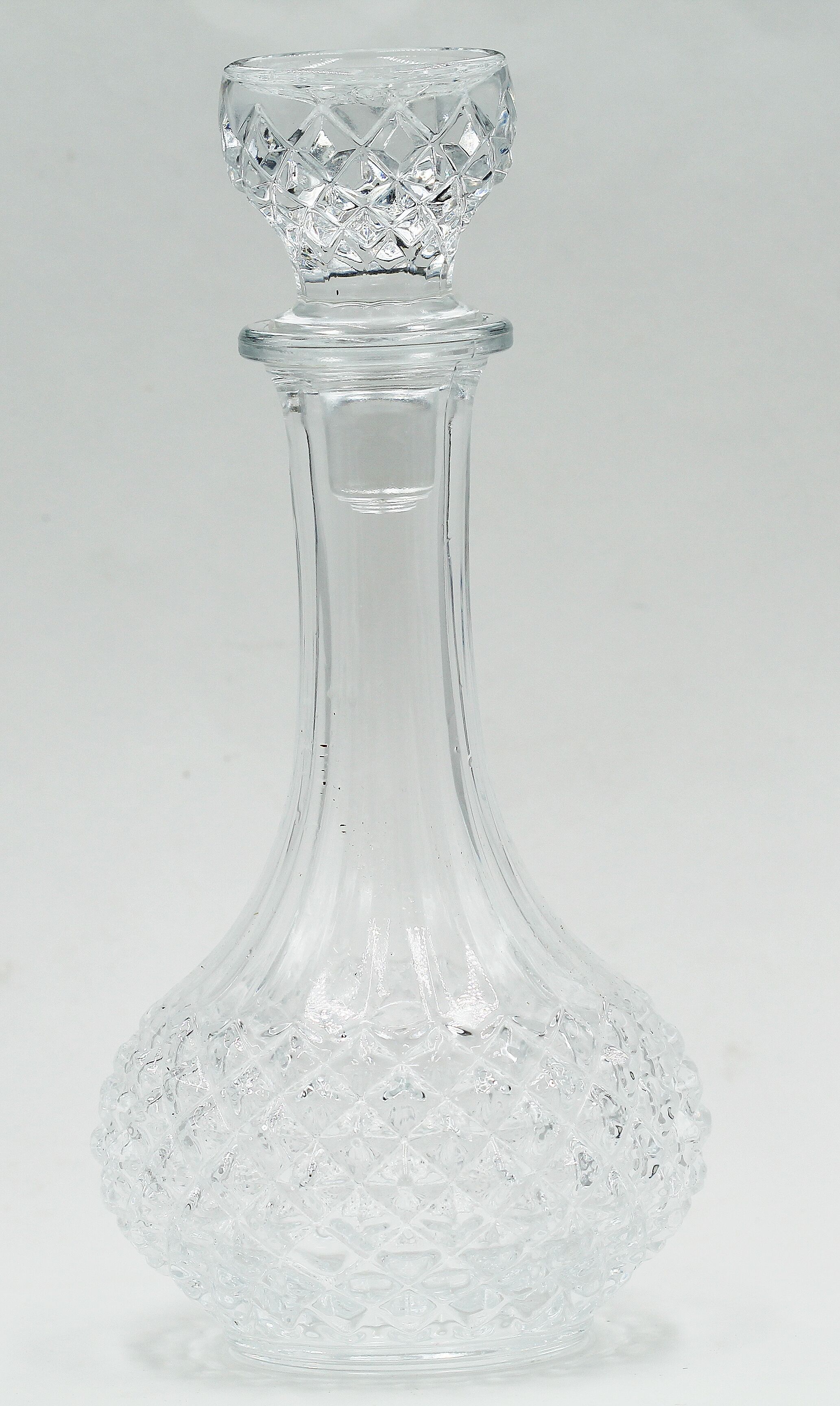 Carafe whisky in chiseled glass
