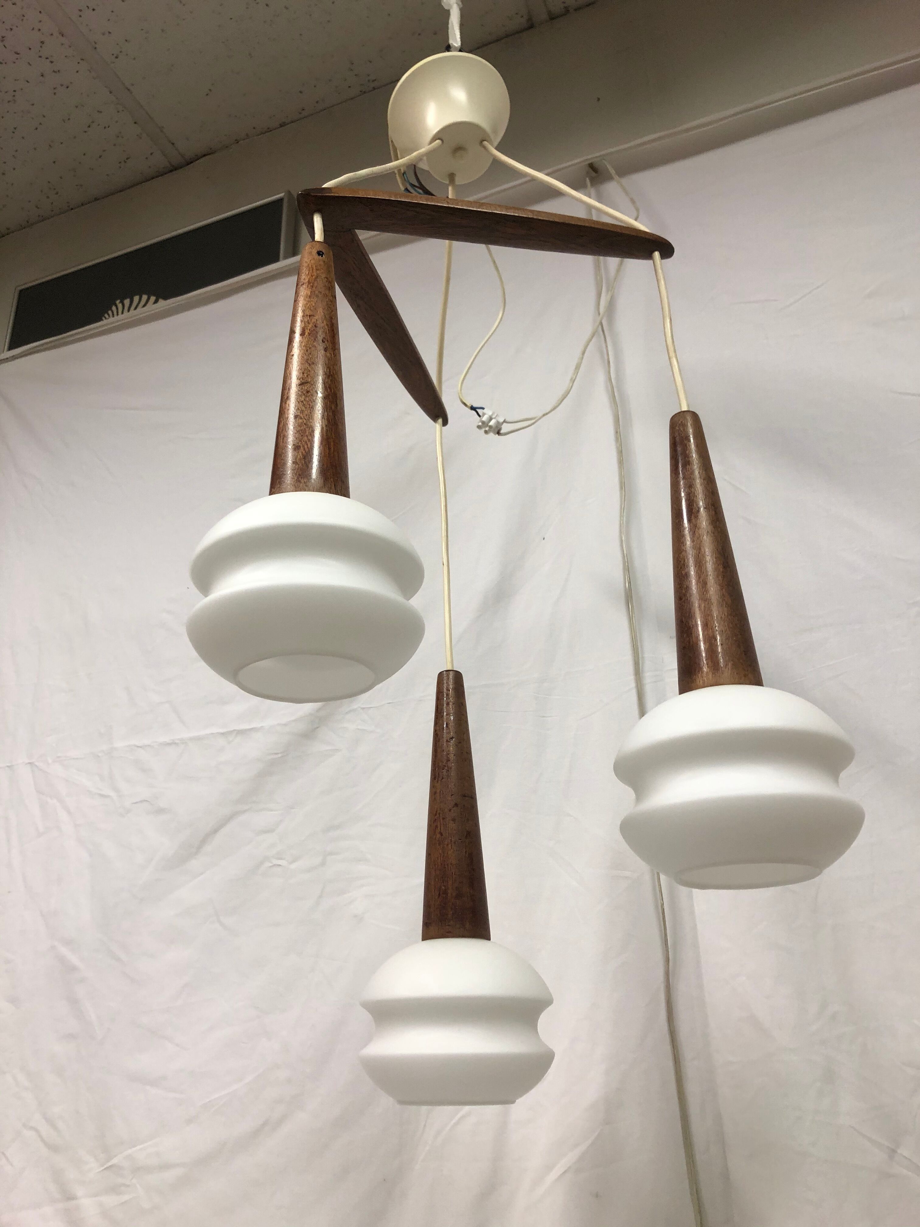 Scandinavian style boomerang suspension of the 60s