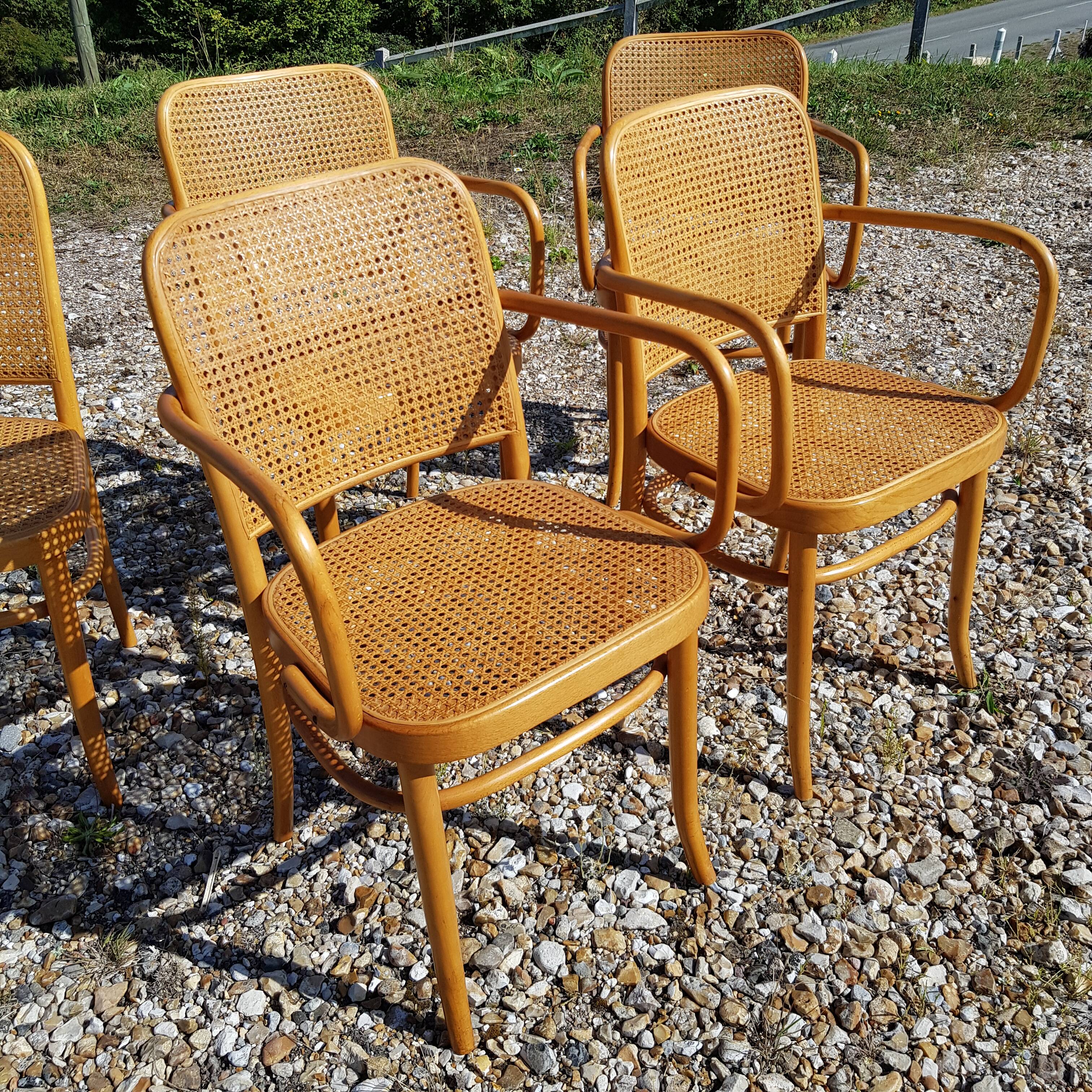 Ensemble de 4 fauteuils et 1 chaise Thonet 811 Josef Hoffmann