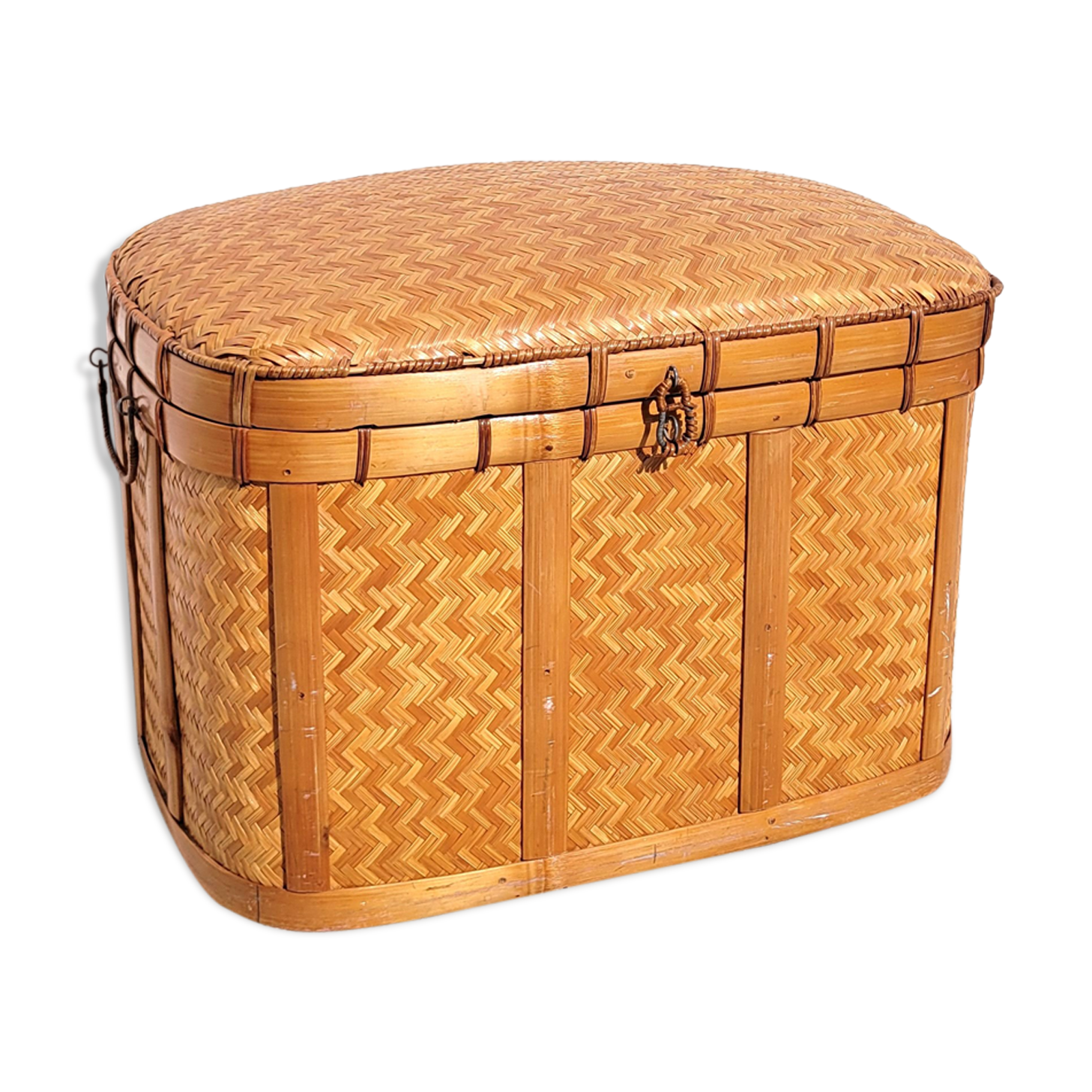 Chest bamboo trunk