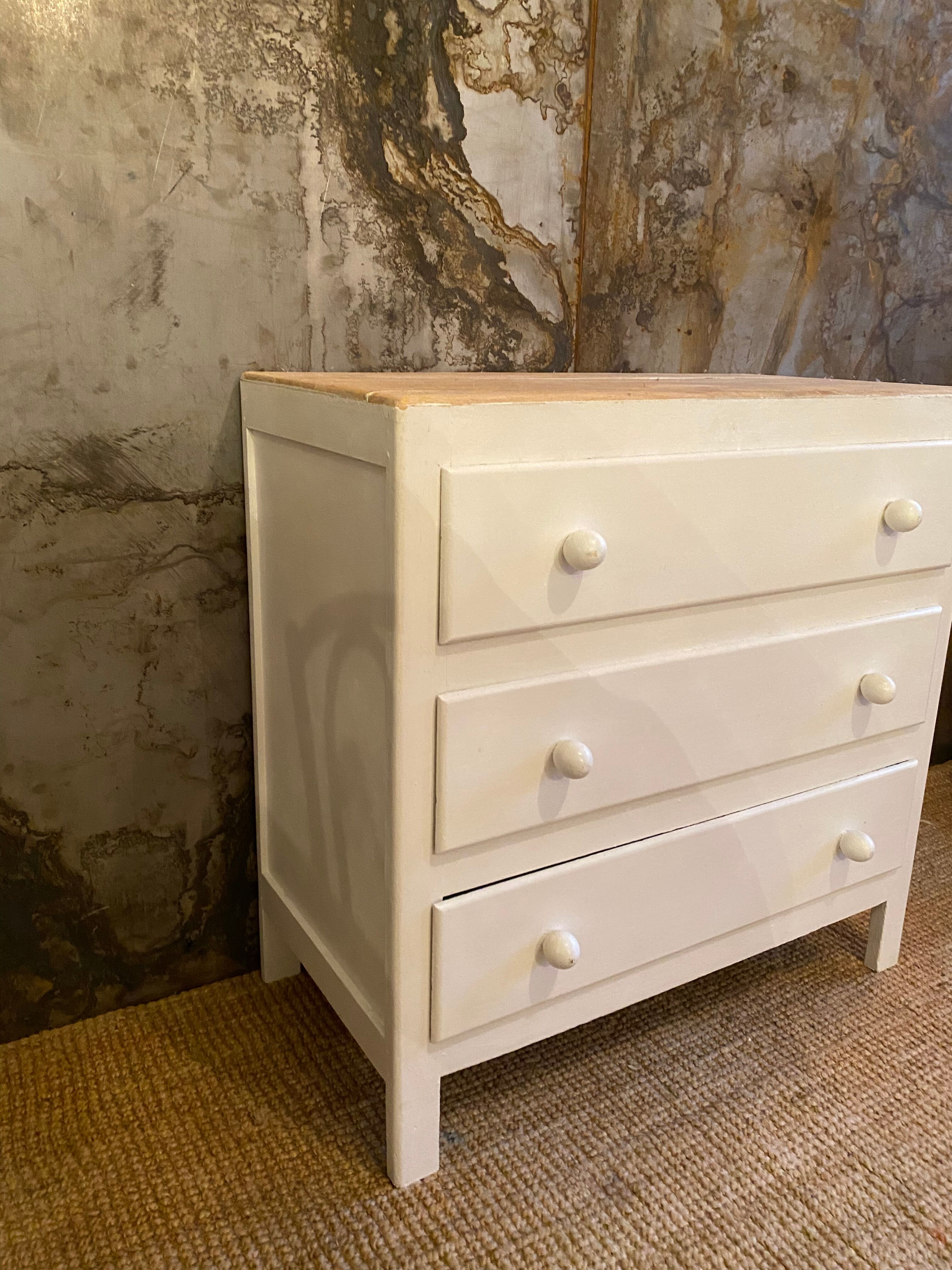 Chest of drawers raw wood & chalk white