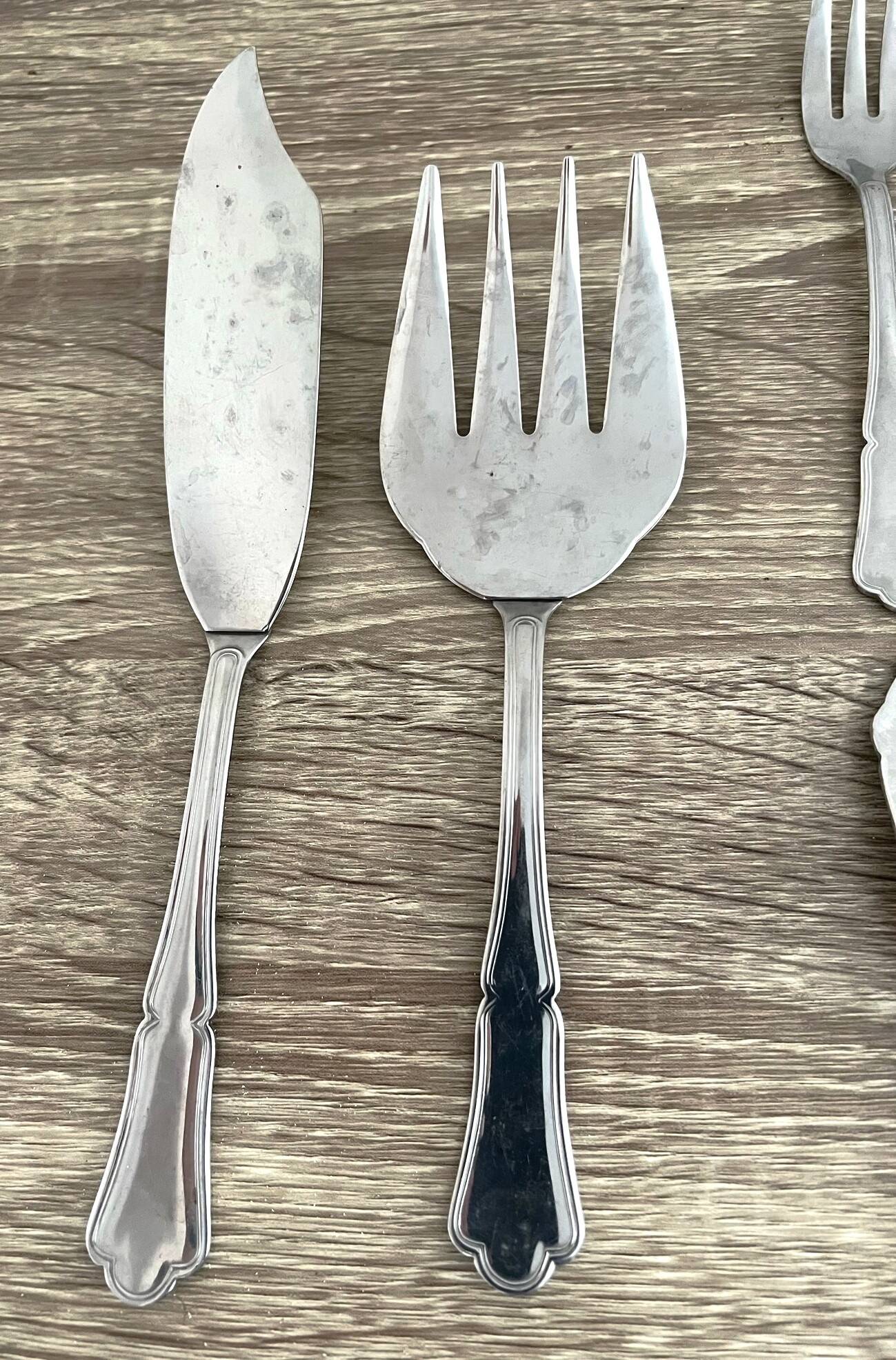 14 fish cutlery sets, 6 forks, 6 knives, 2 stainless steel serving cutlery sets