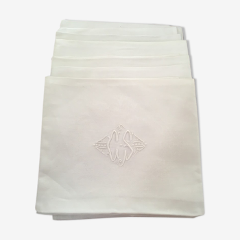 Huit serviettes damassées , monogramme  C S au centre