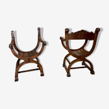 Paire de fauteuils curules « dagobert » en noyer d’époque napoléon iii