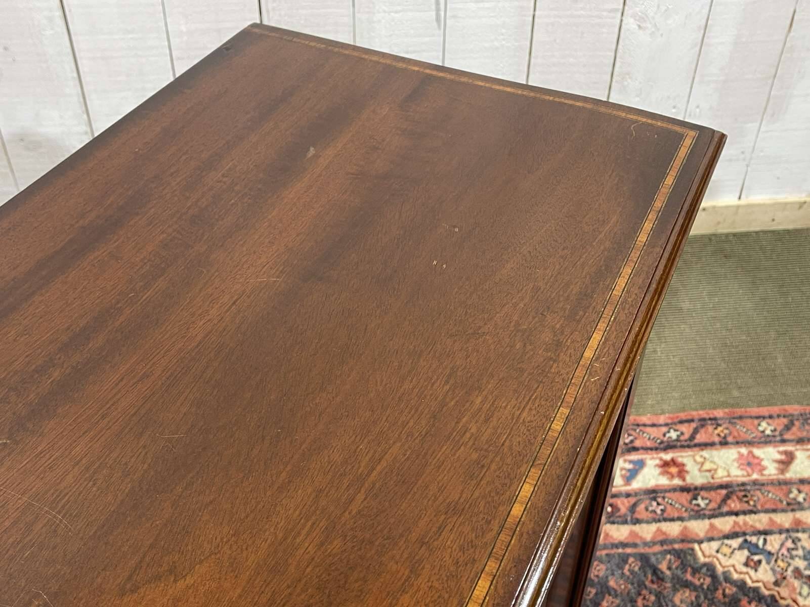 Buffet anglais en acajou des années 1930