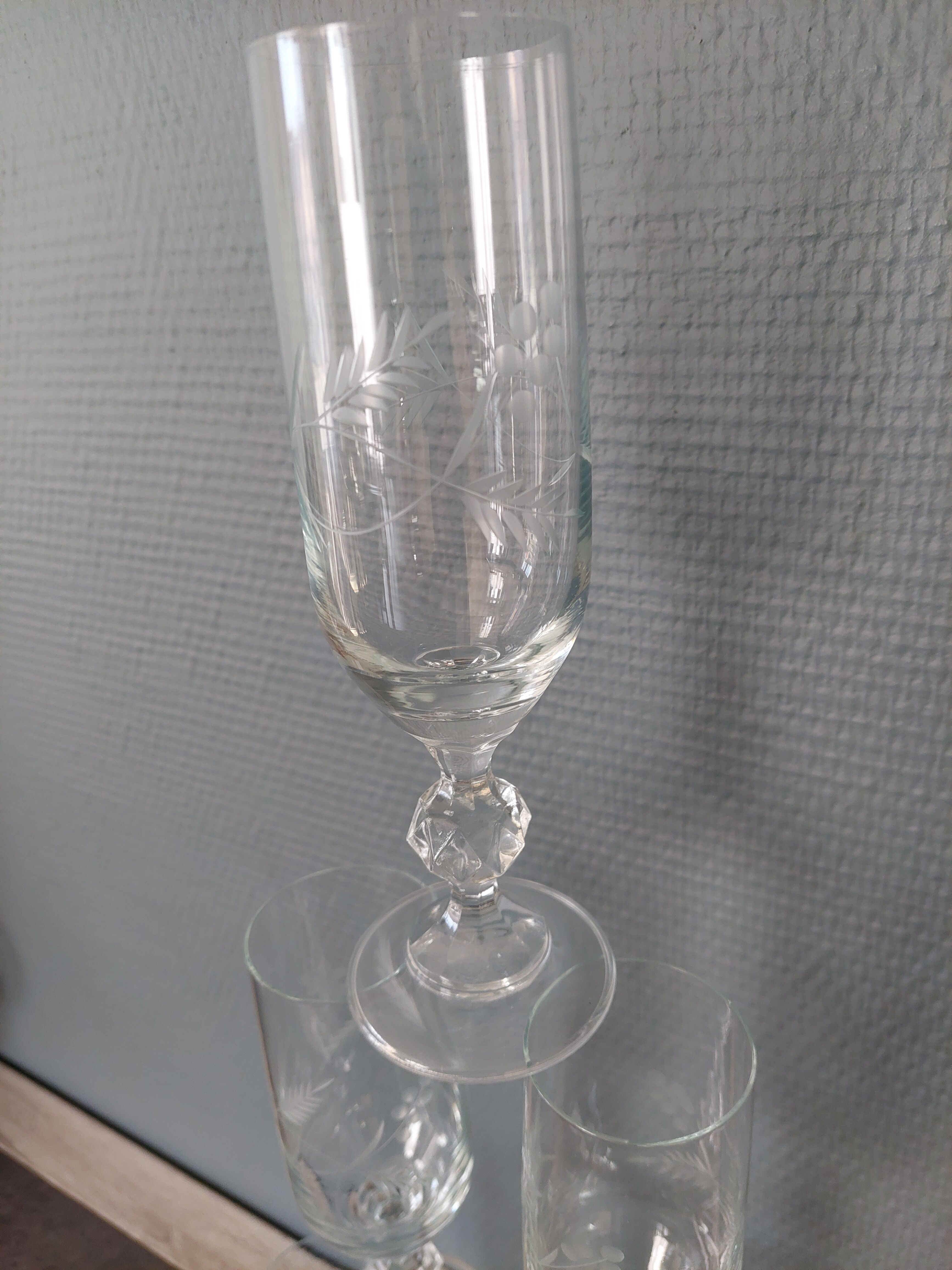 Set of 6 champagne flutes in chiseled glass