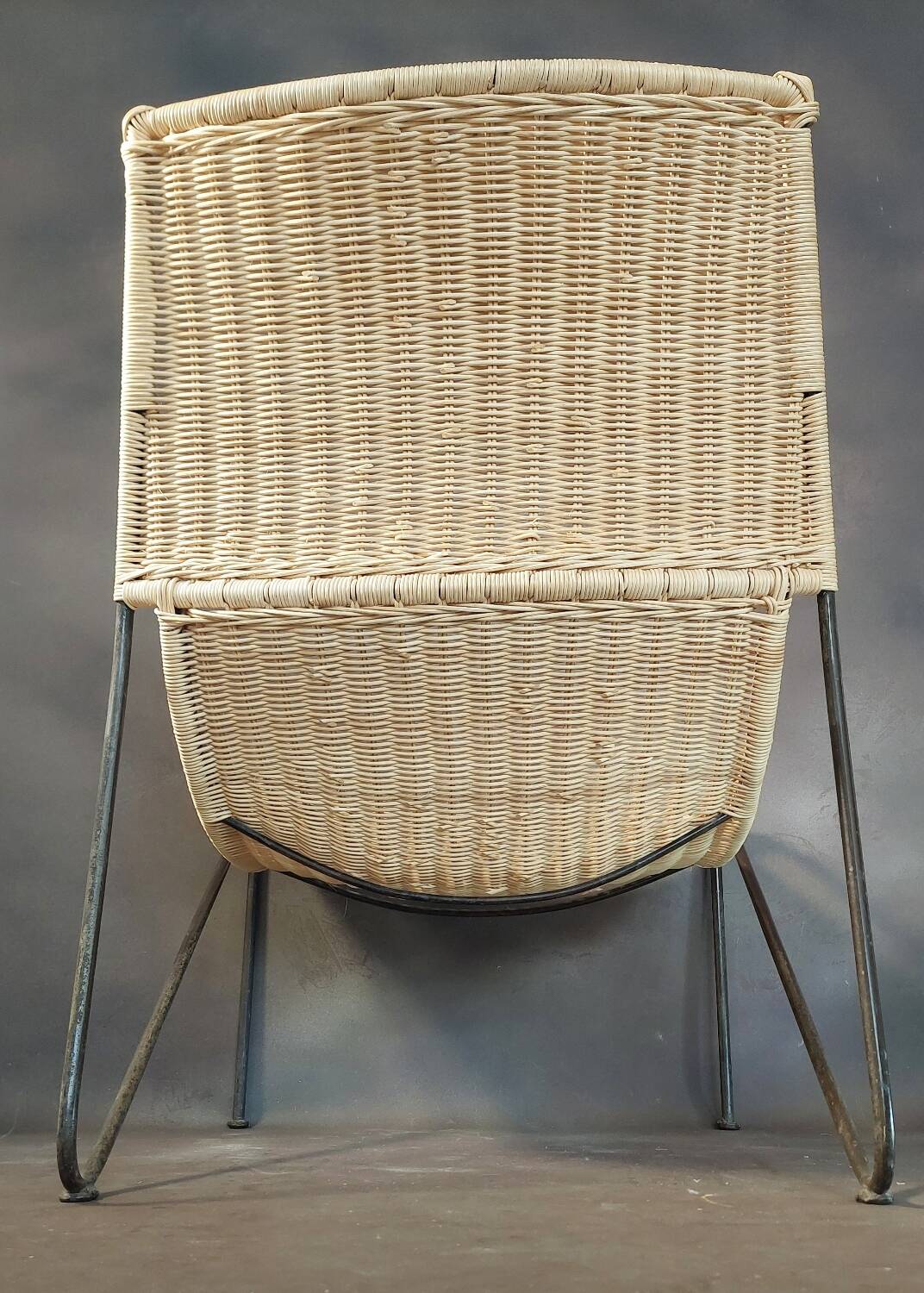 Wicker lounge chair
