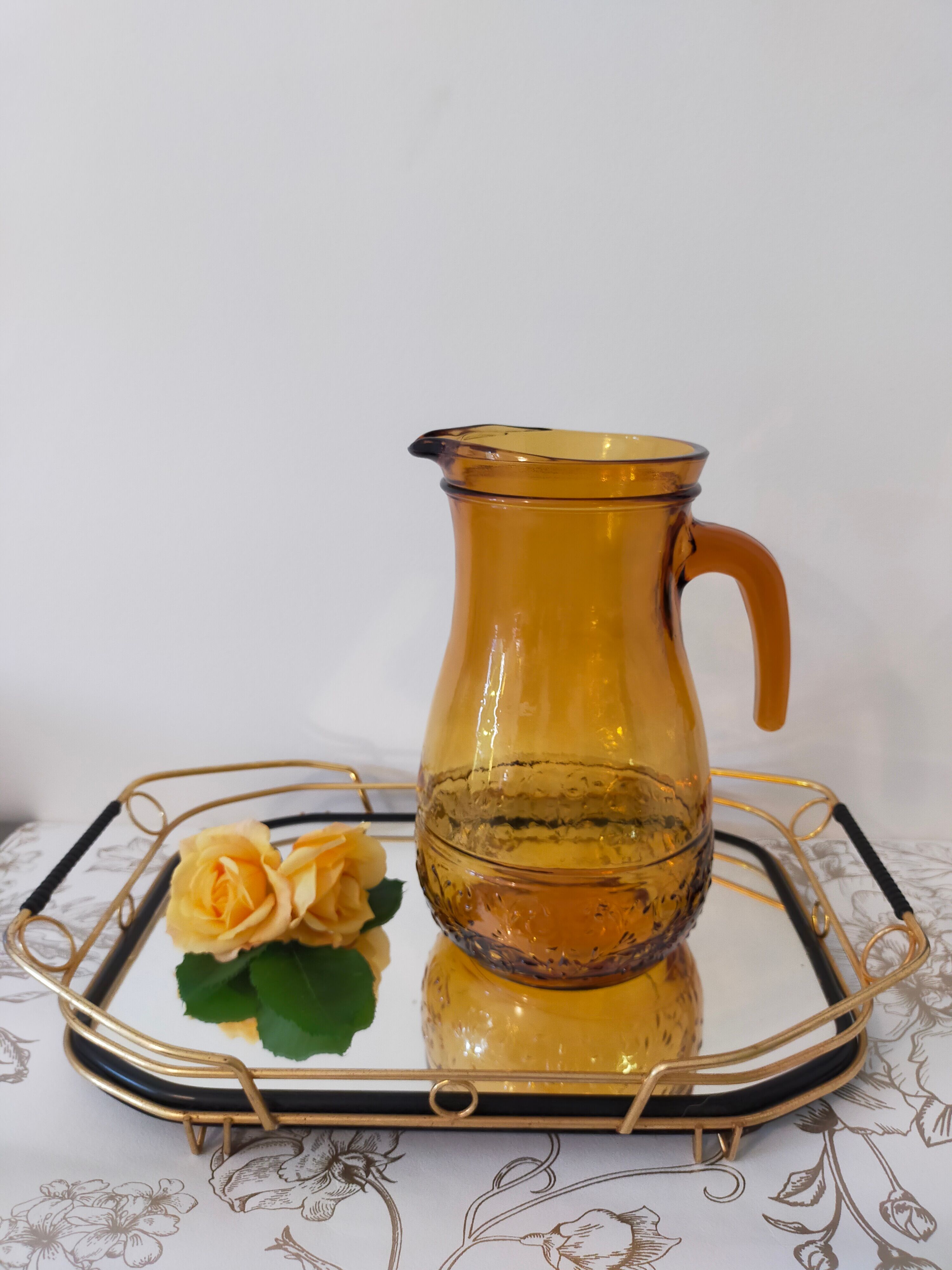 Cruche vintage à eau verre ambré  fabriquée en italie  des années 60/70