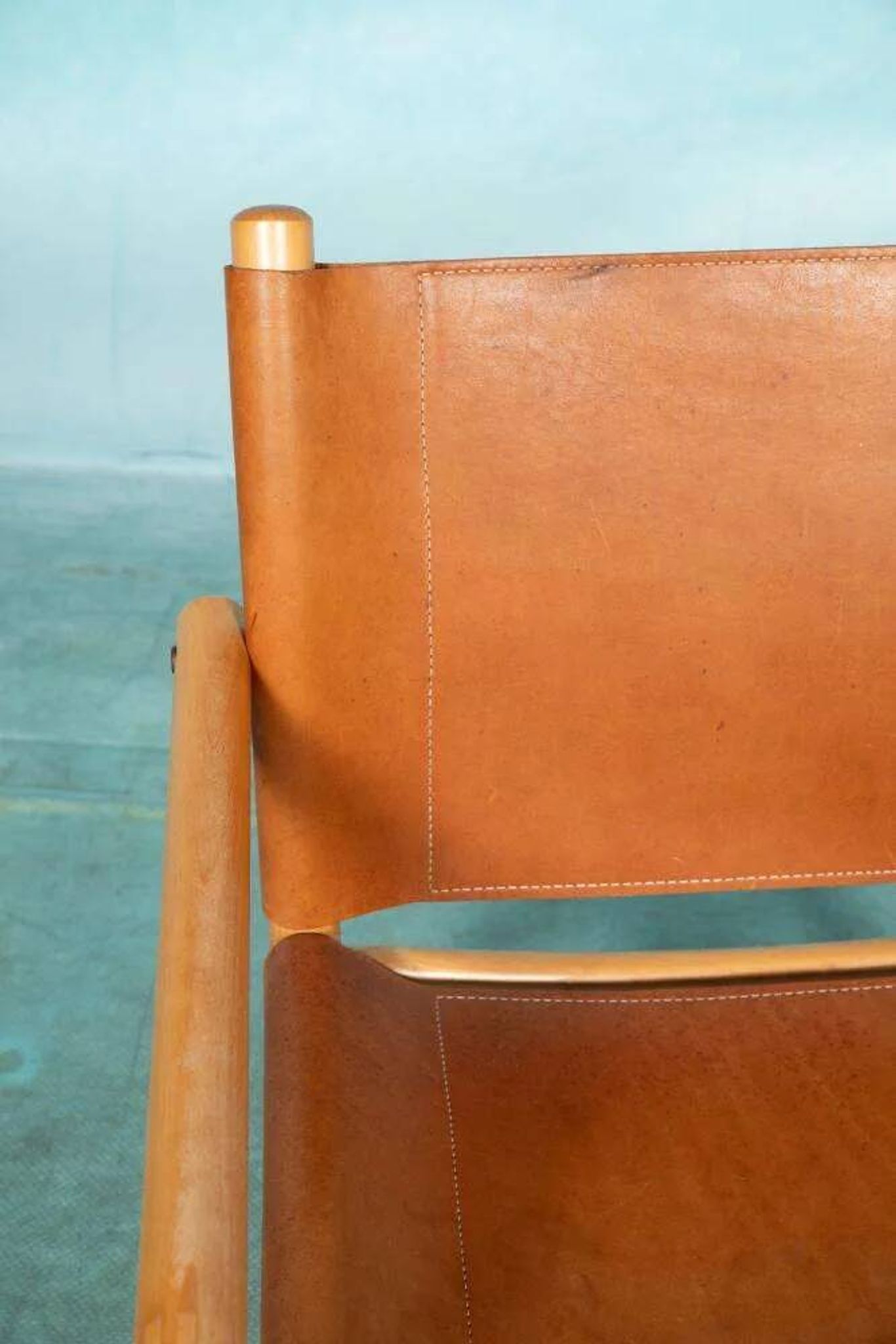 Danish safari chair in beech wood and leather from the 1970s.