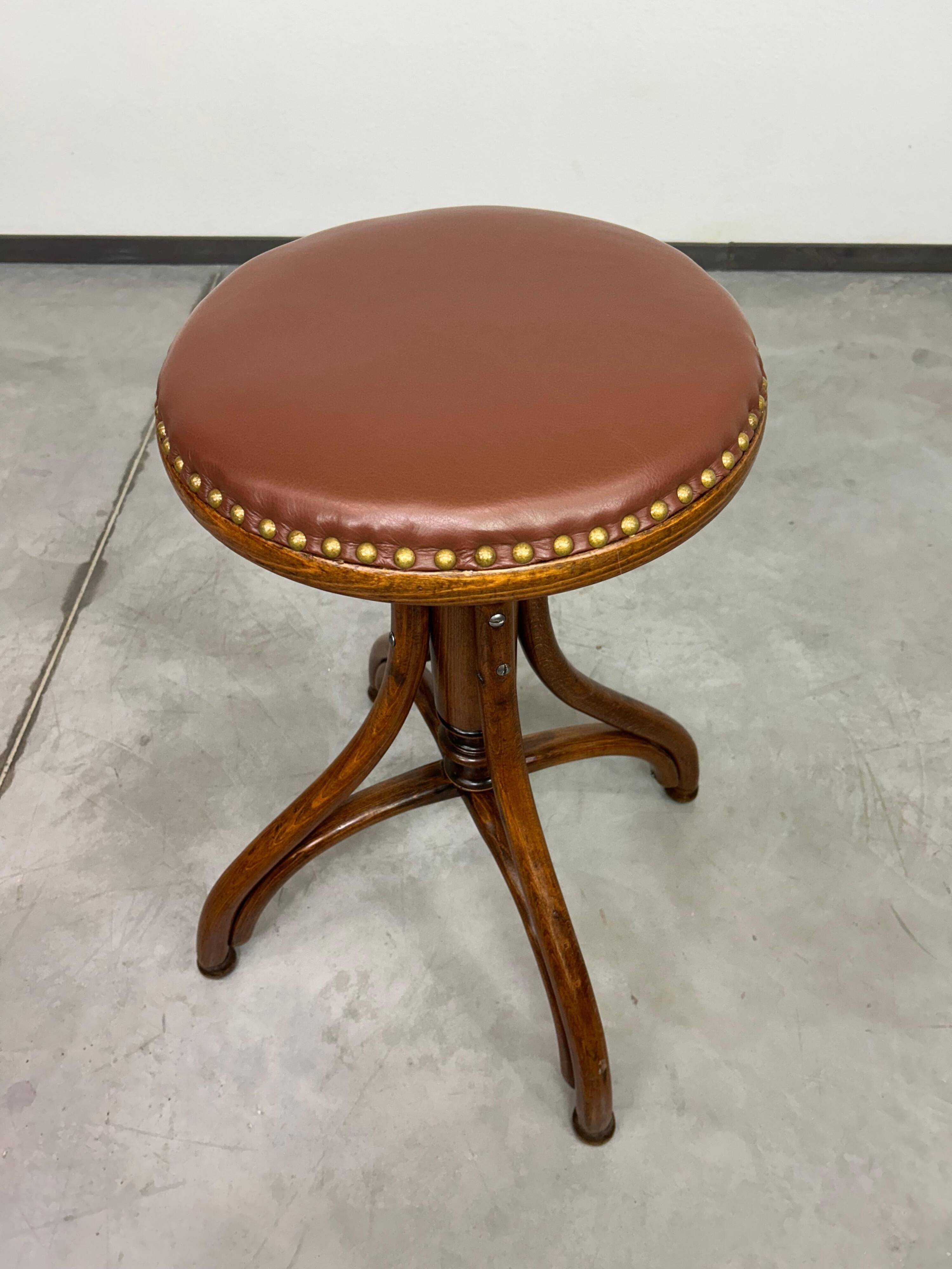 Swivel bar stool