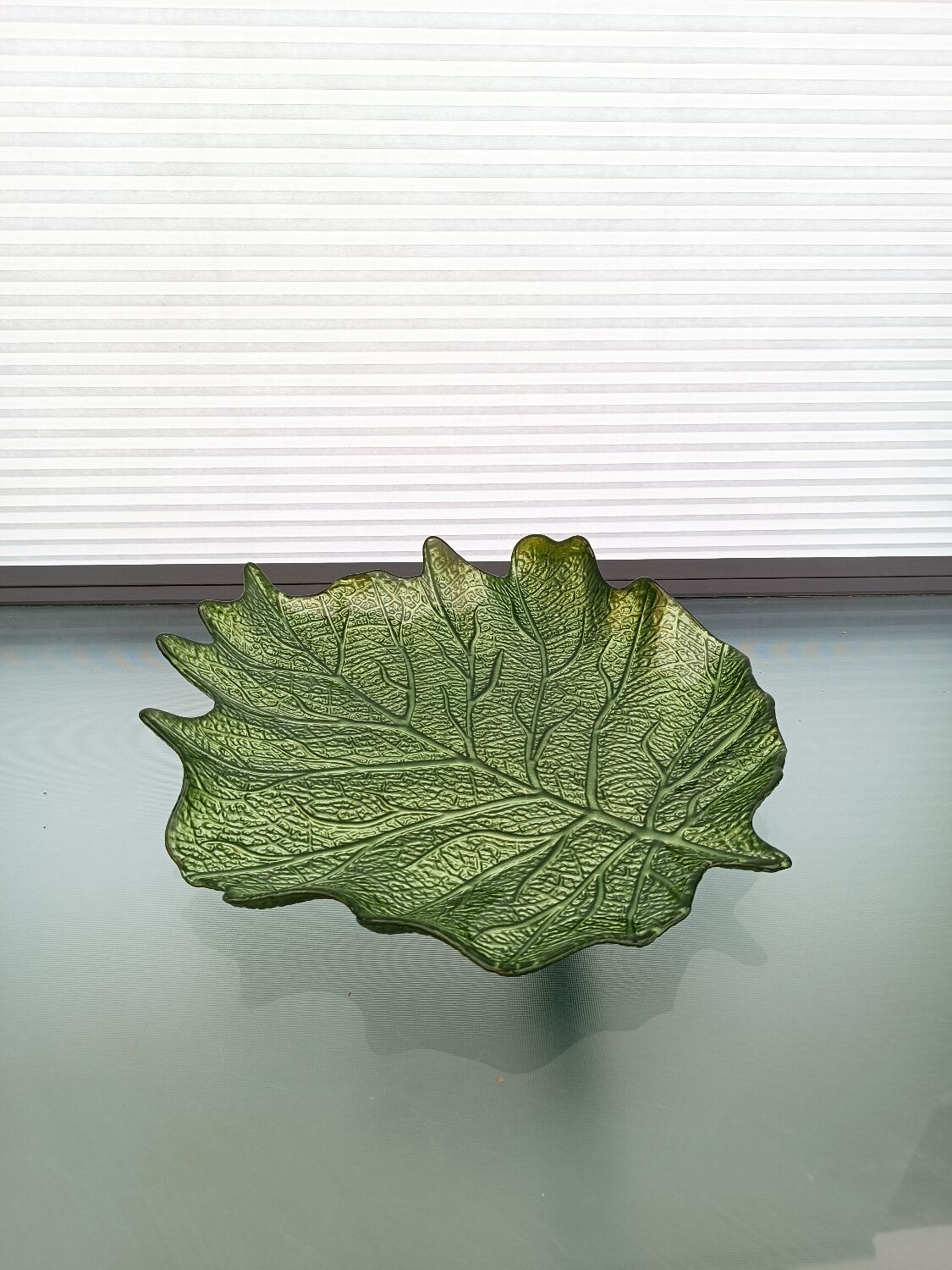 Flat leaf
