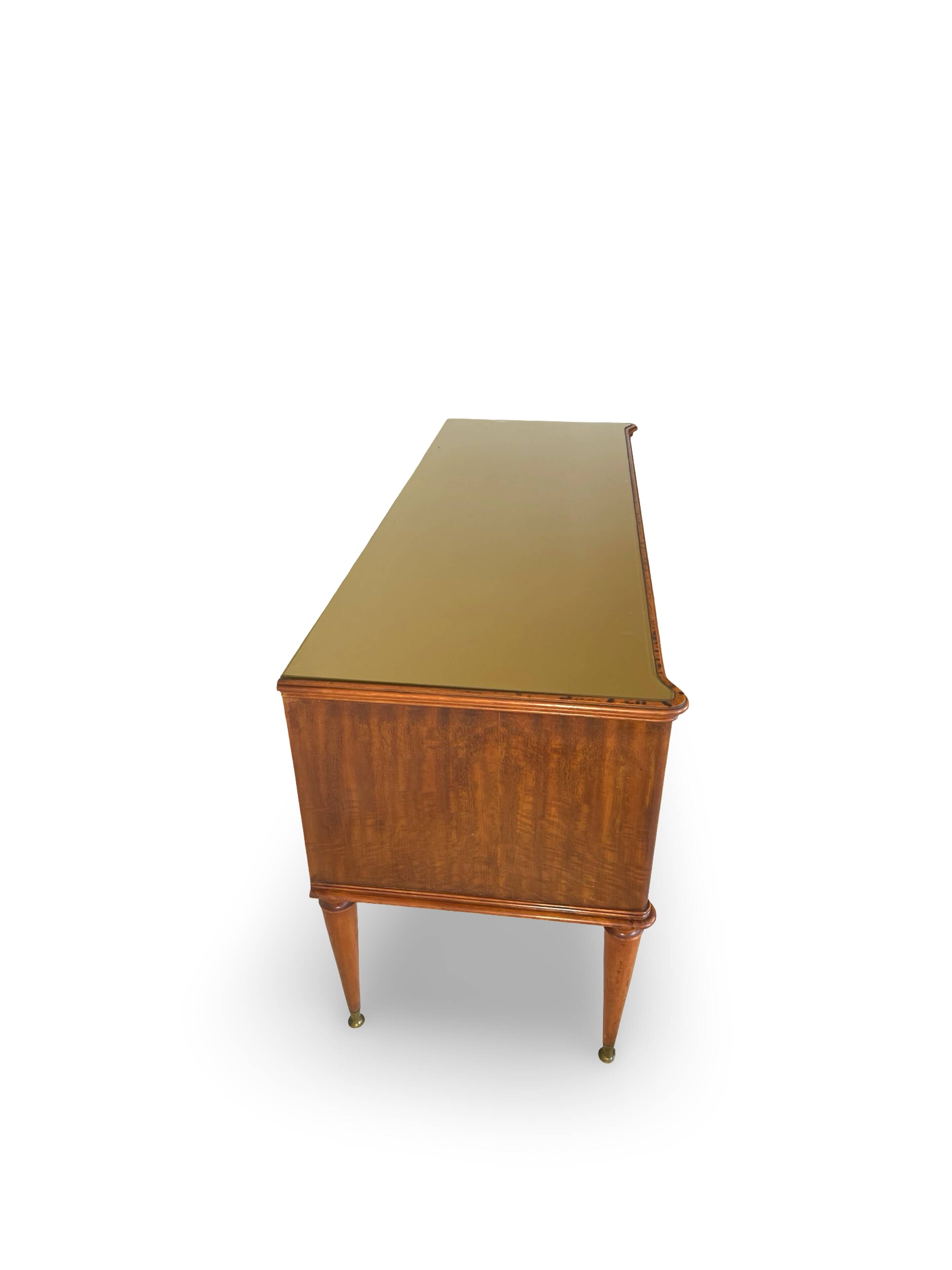 Une commode italienne vintage de style moderne du milieu du siècle