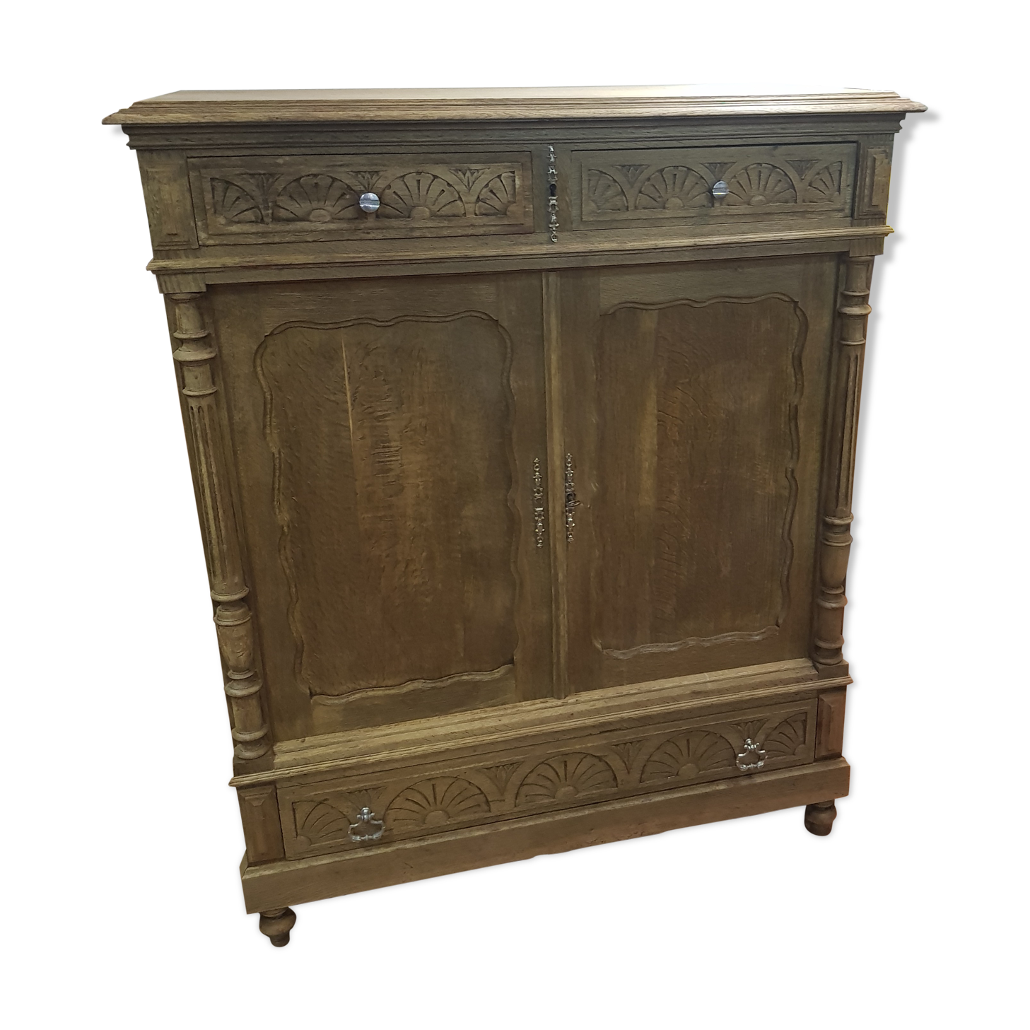 Parisian oak side board