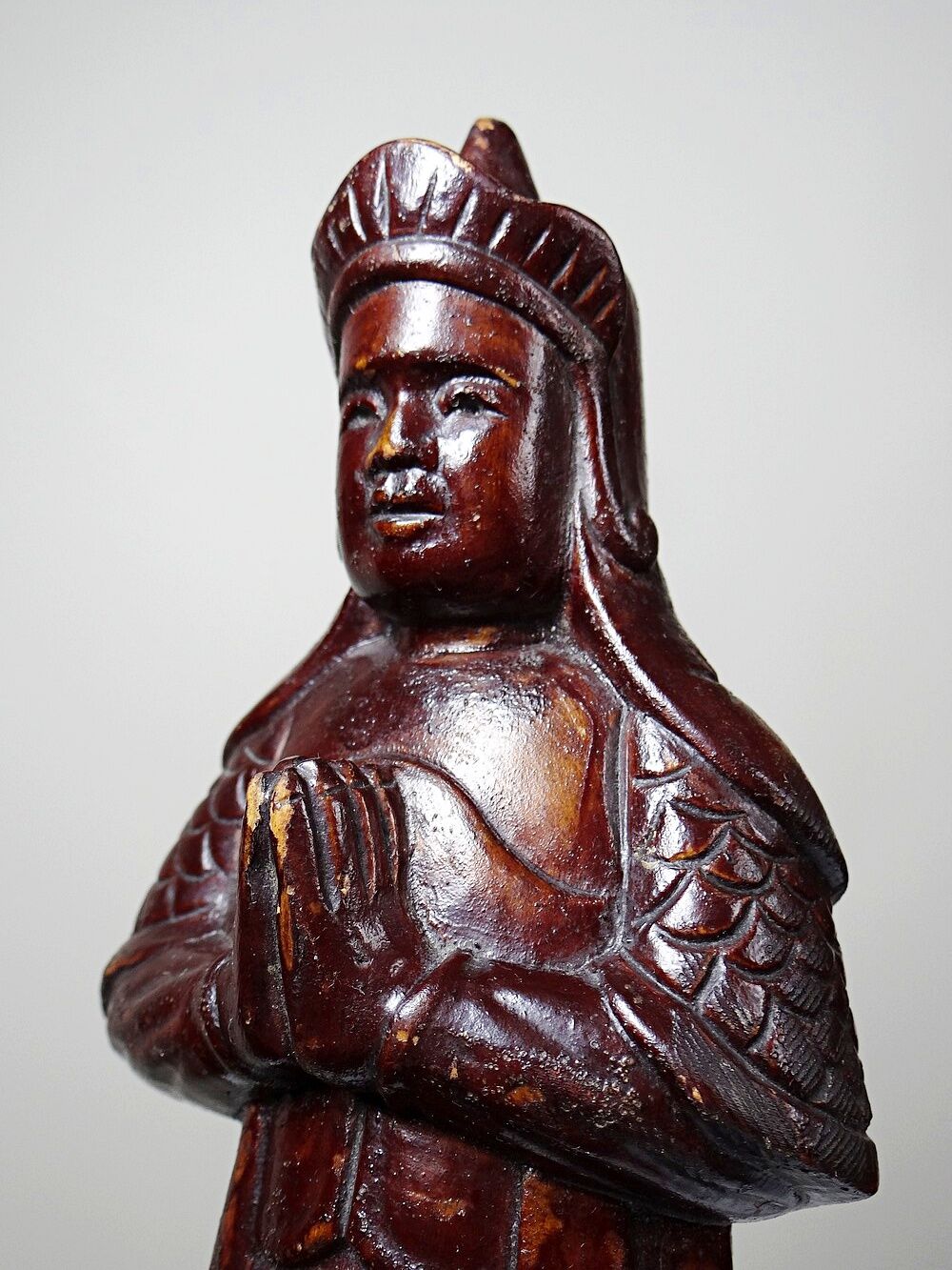 Asian statuette, popular art in carved monoxyle wood, vintage 1930-1960.