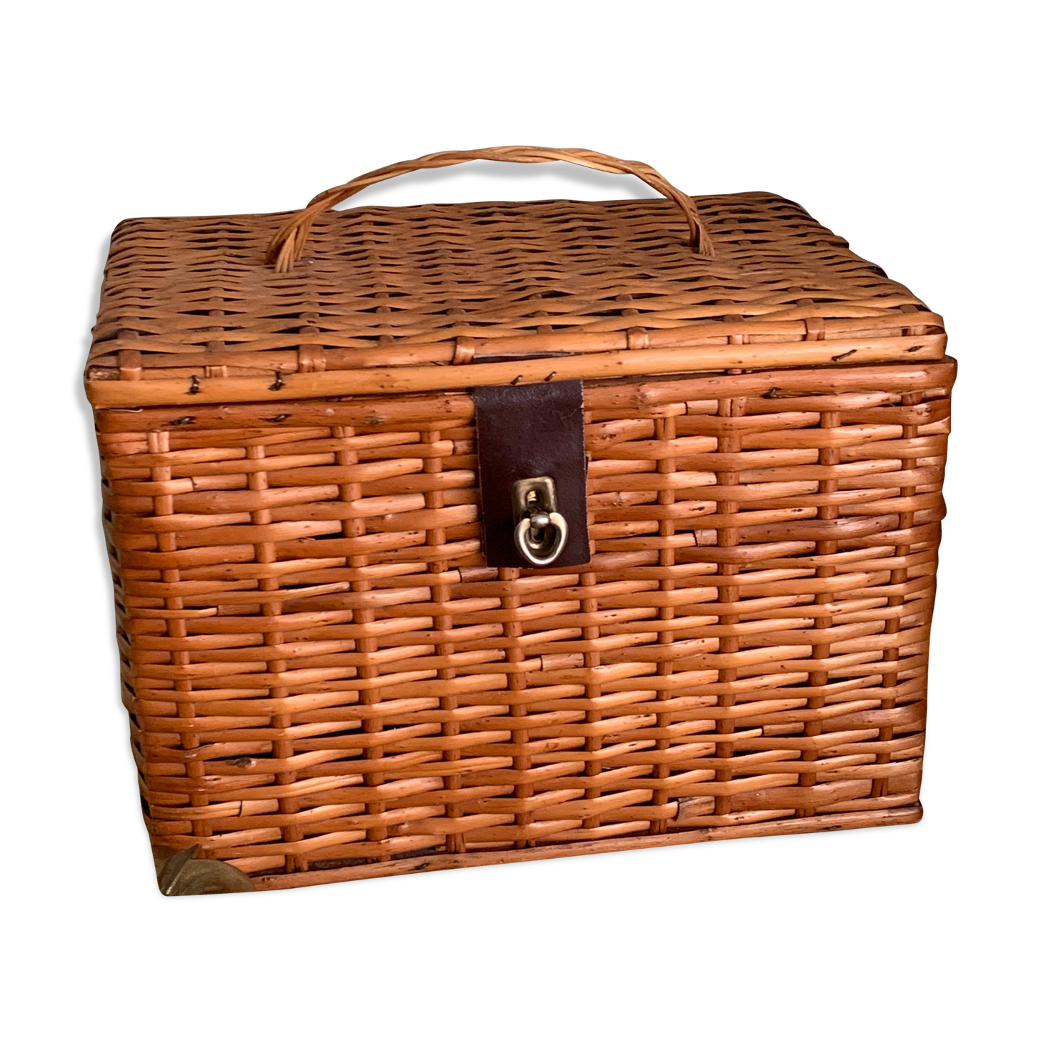 Small vintage wicker chest with clasp