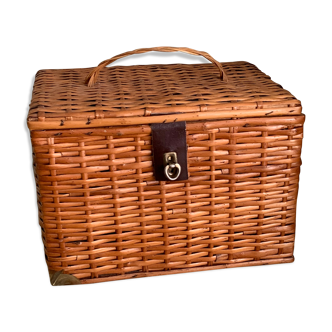 Small vintage wicker chest with clasp