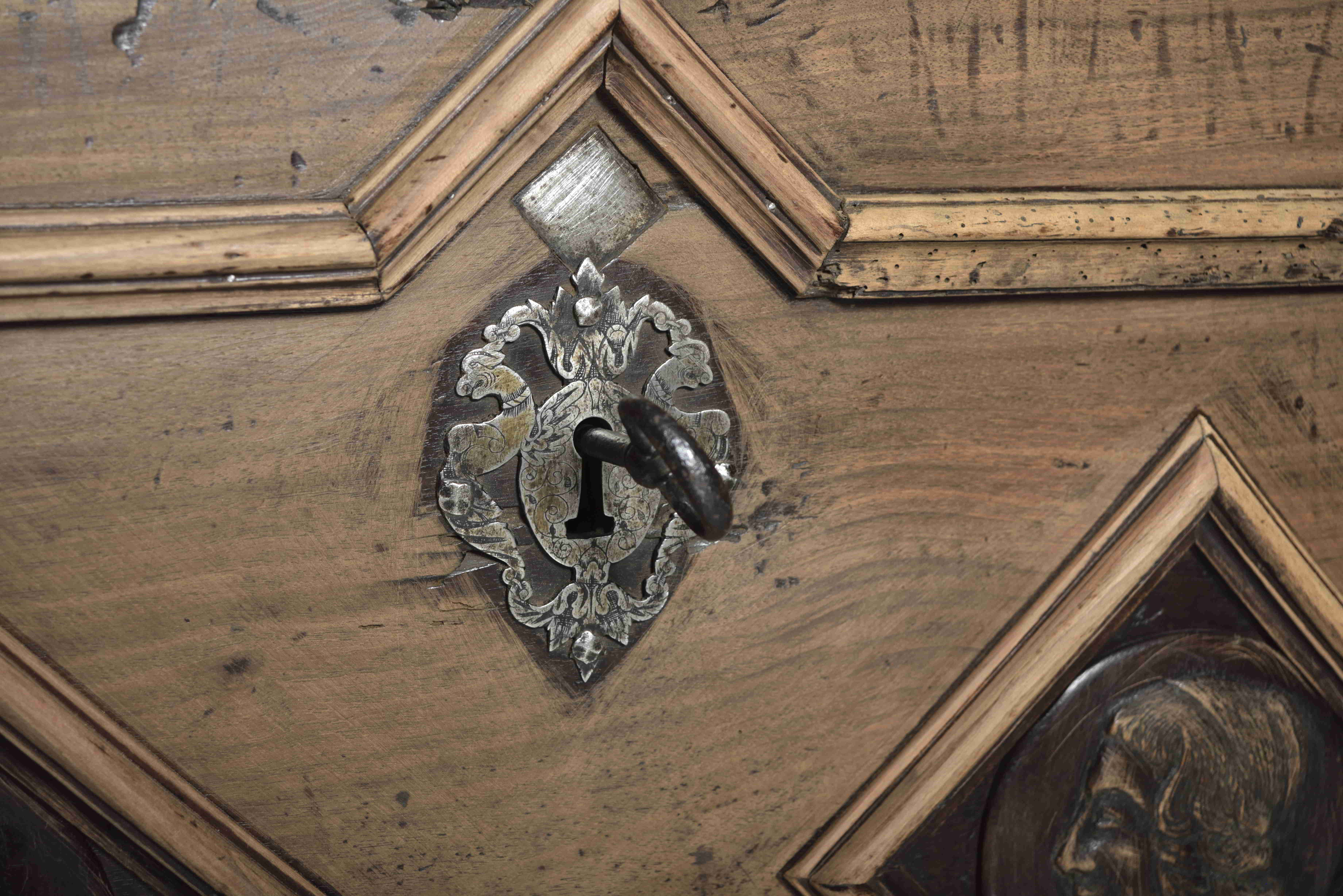 Oak chest early XVIIIth