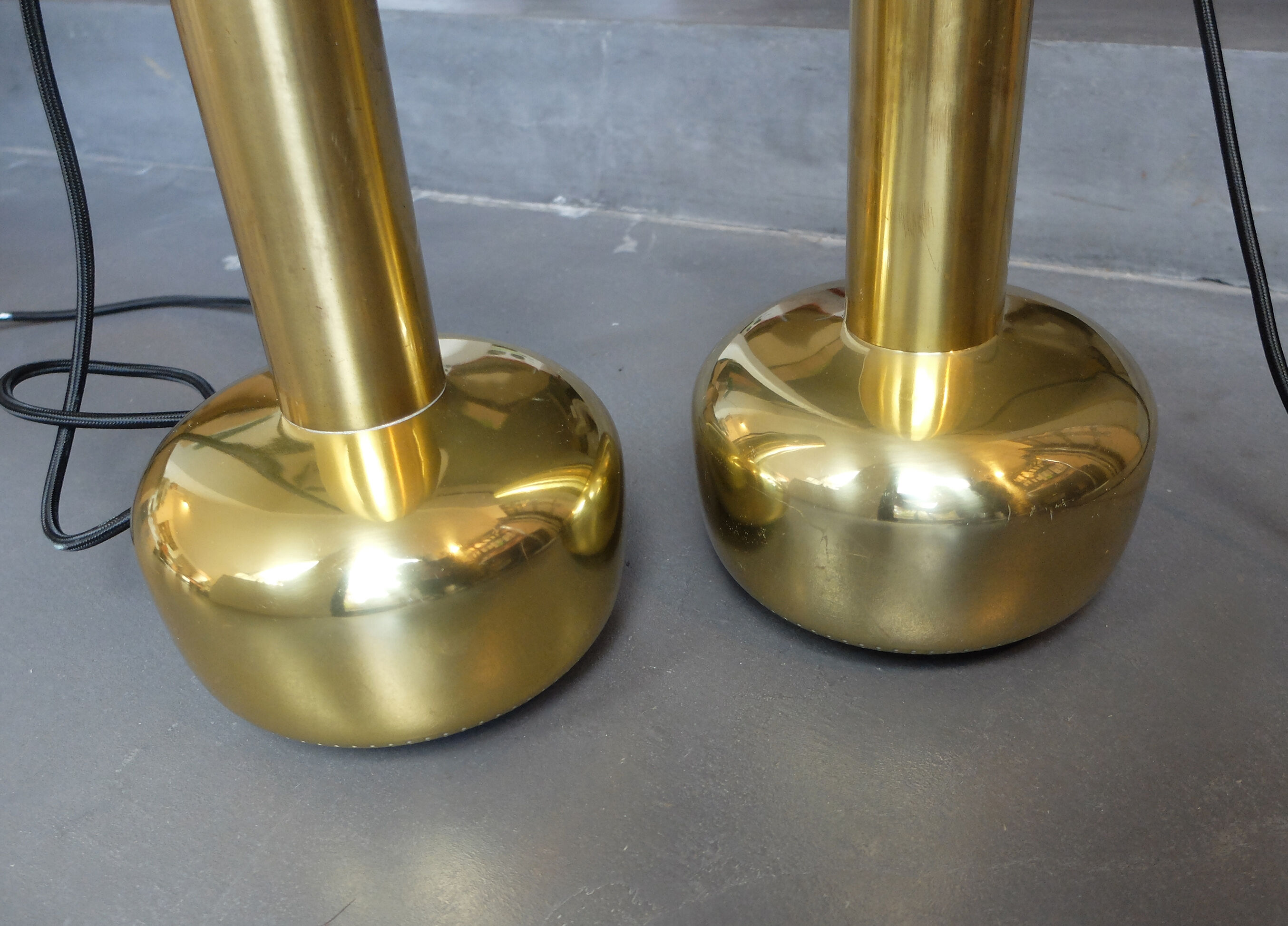 Pair pendants "Guldpendel" in brass design Vilhelm Lauritzen Louis Poulsen, Denmark