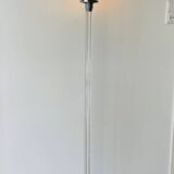 Lampe design unique d'Ingo Maurer. Lampadaire design M de Maurer. Verre à lait, fond transparent.