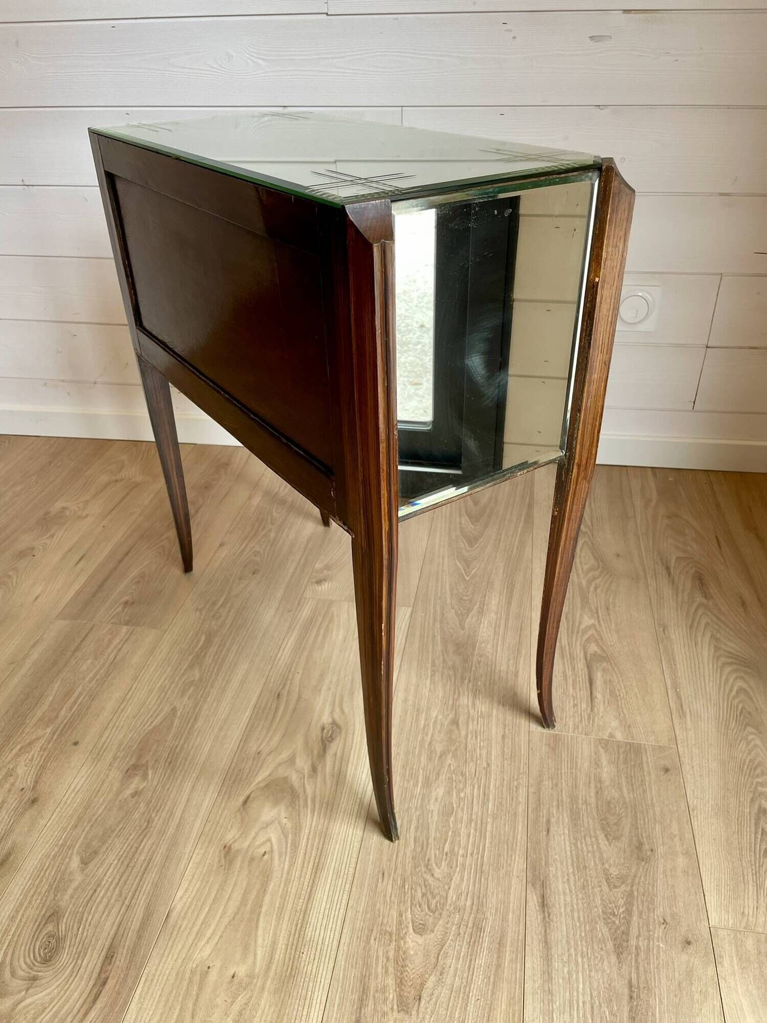 Small entrance chest of drawers or antique bedside table with engraved mirror.