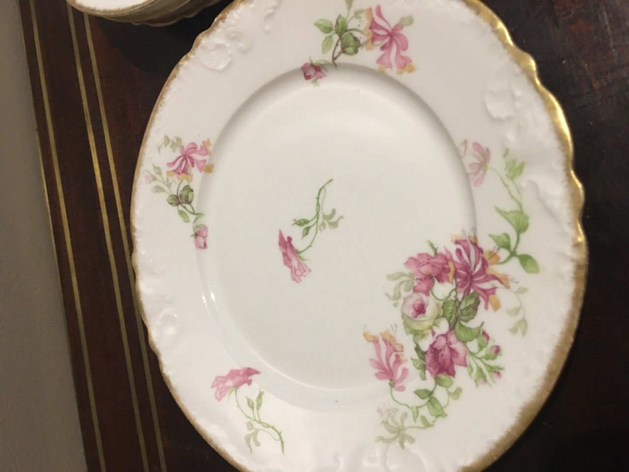 4 porcelain entremet plates