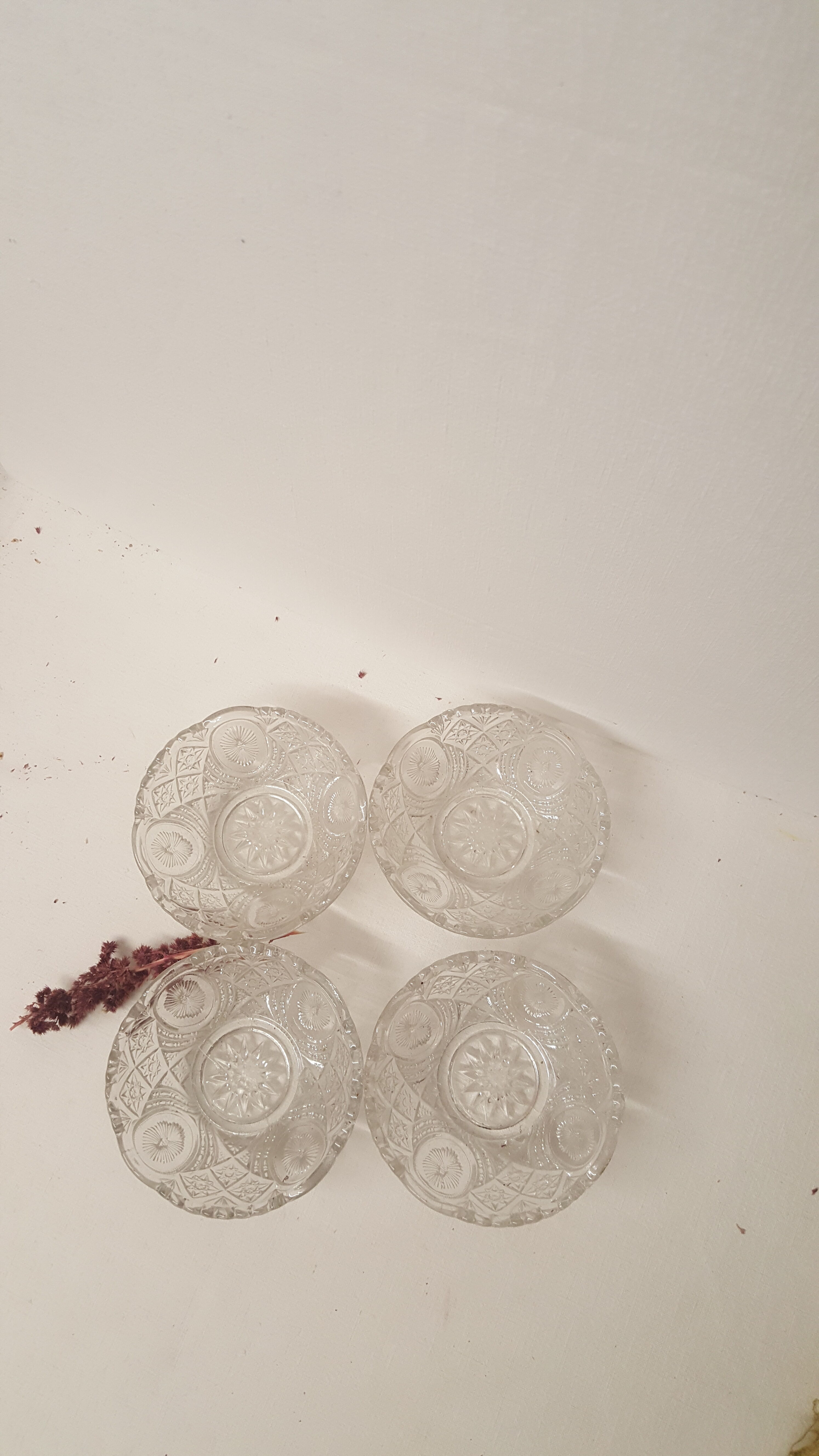 Set of 4 chiseled glass cups