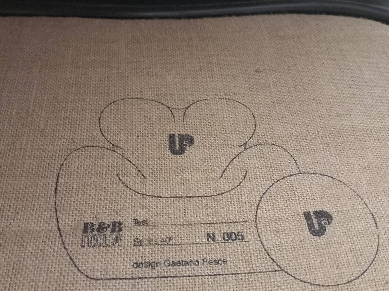 Fauteuil et repose pieds mamma Gaetano Pesce