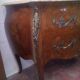 Commode galbée dessus marbre de style Louis XV