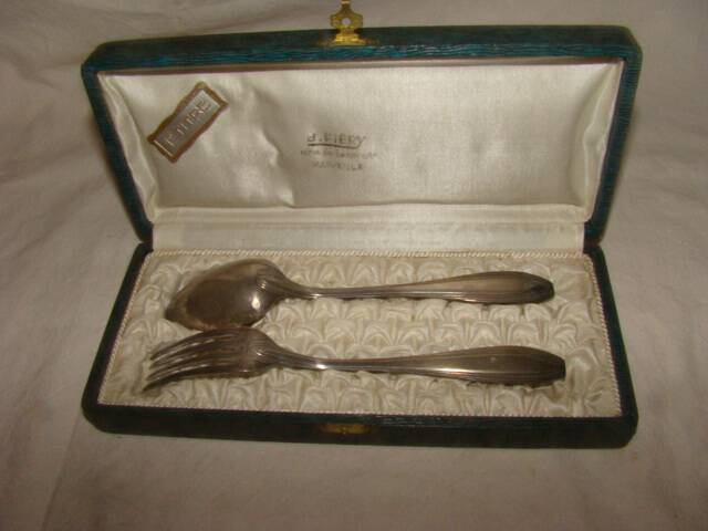 Couverts d'enfant en métal argenté avec écrin