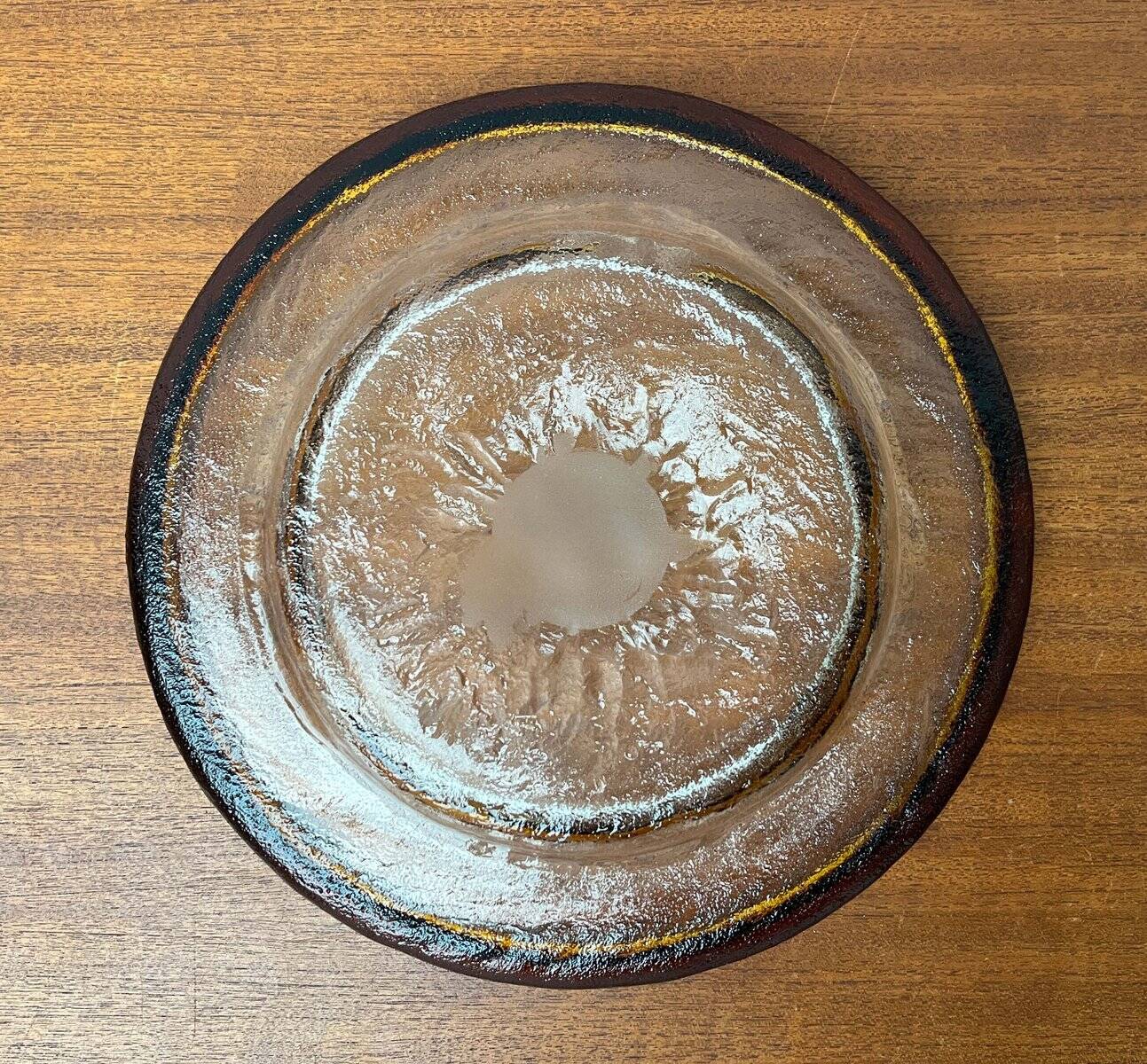 Modern mid-century glass bowl by Pertti Santalahti for Humppila, Finland, 1960s.