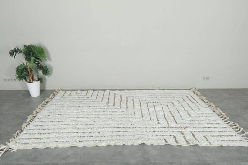 Pure natural wool Berber rug for your living room, size 150 x 250 cm.