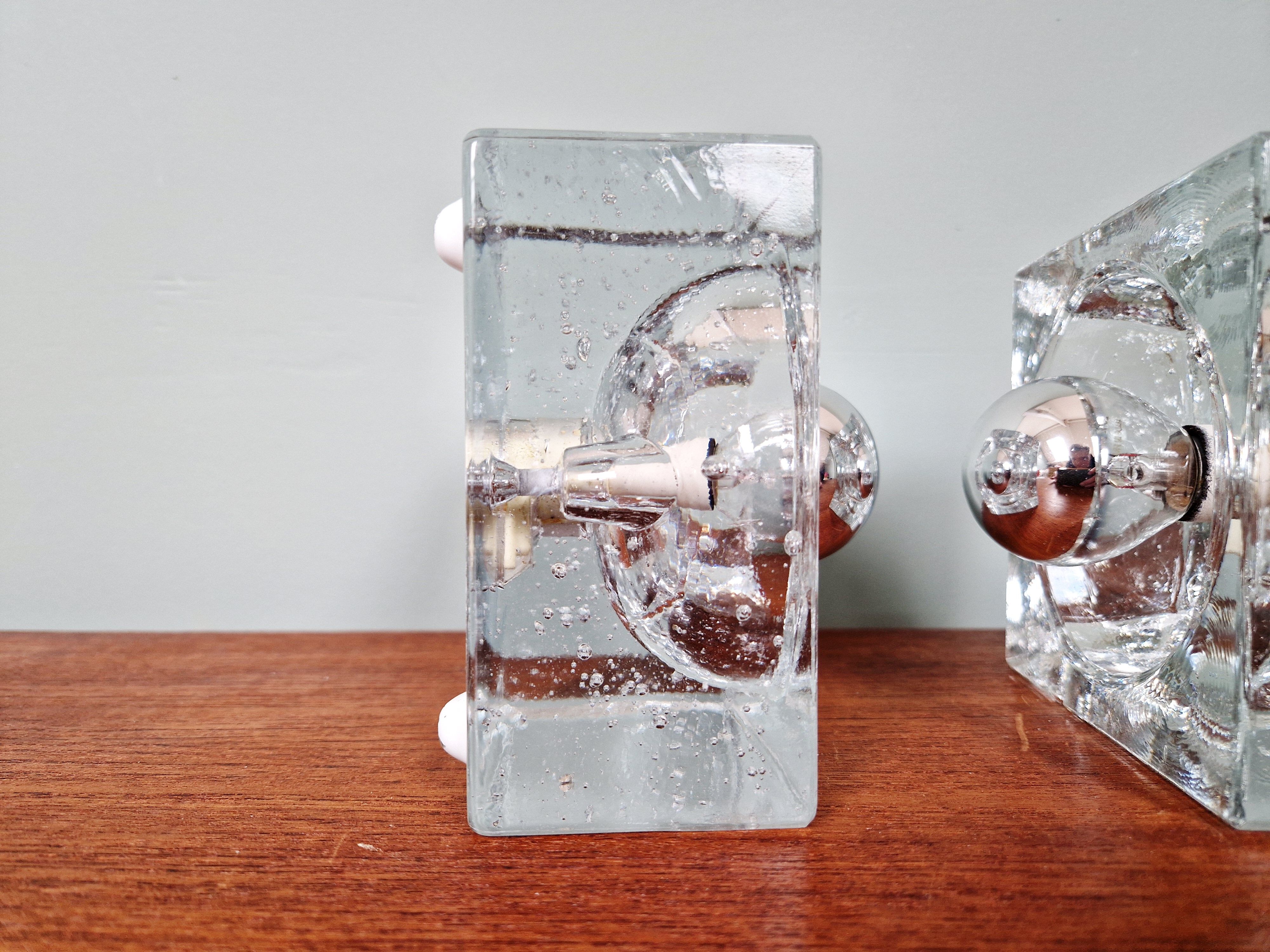 Pair of Ice Cube wall sconces in transparent bubbled glass, 1970s.