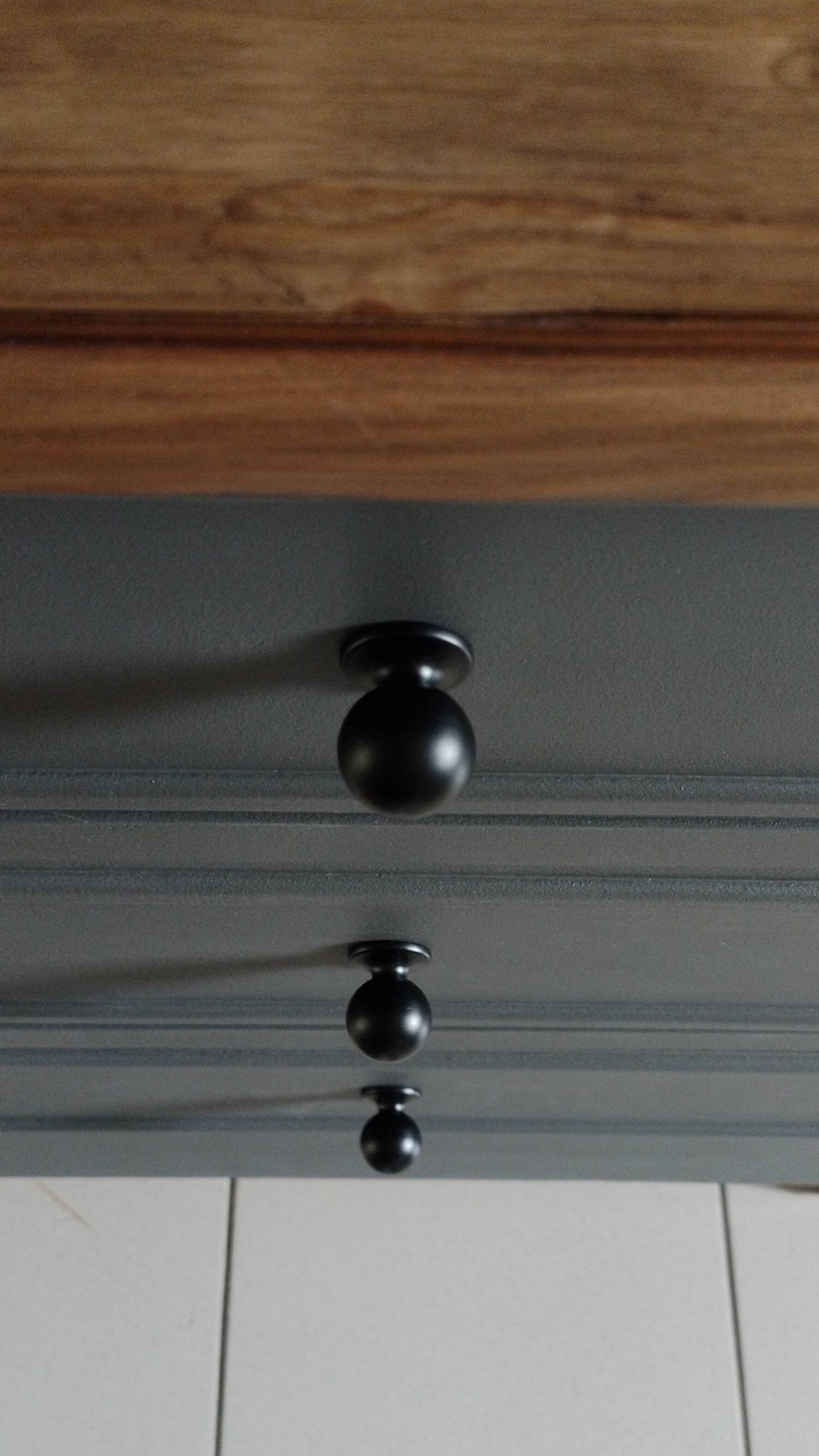 Chest of drawers with large drawers