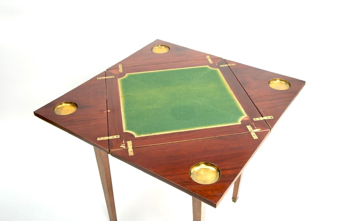 Handkerchief game table