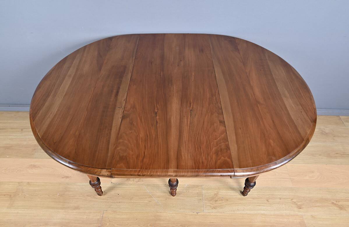 Extendable Walnut Table, Louis-Philippe Style – Late 19th Century