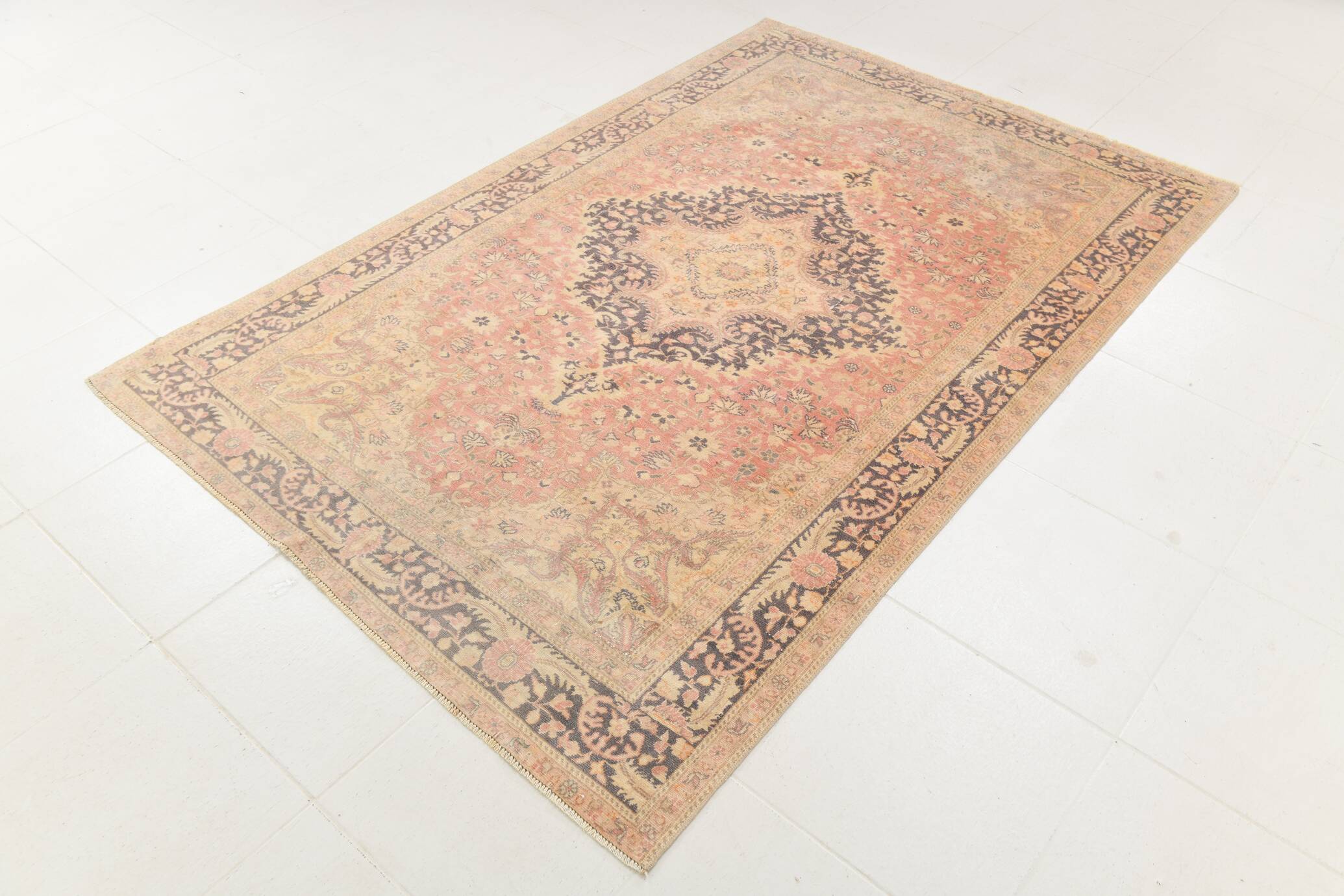 Vintage Pale Red & Pink Persian Rug, 144x216Cm