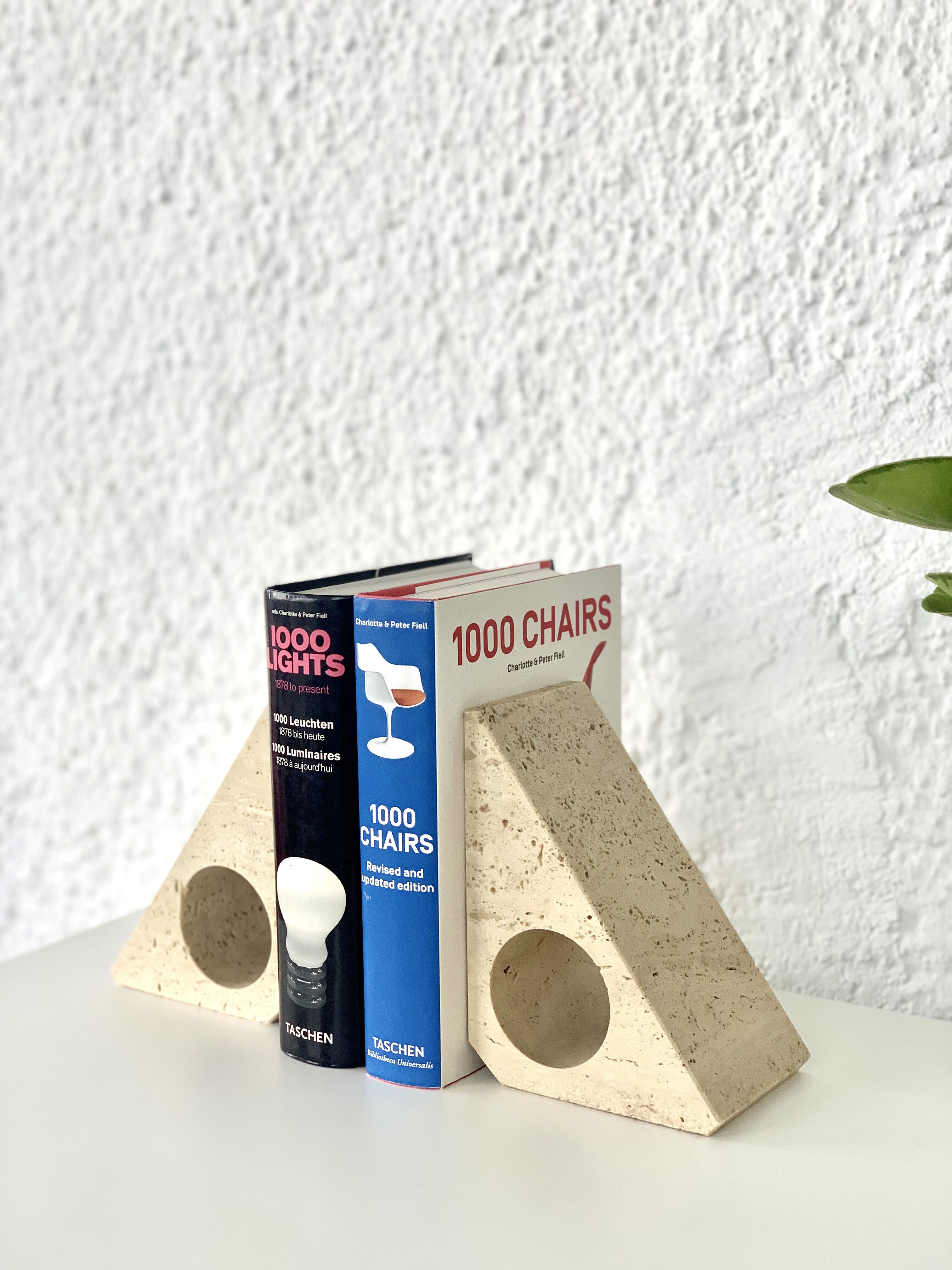 Paire de serres livres en travertin